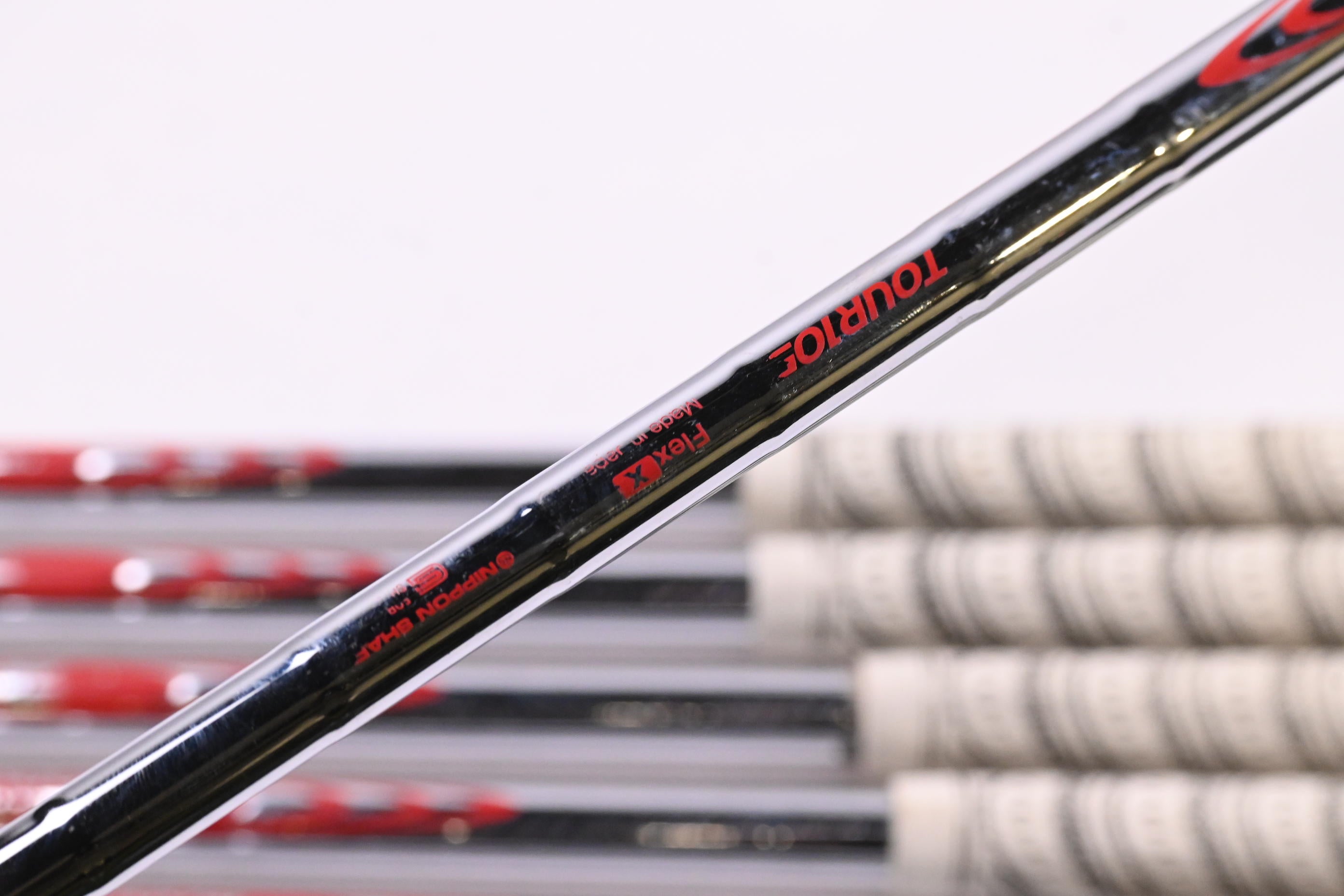 Titleist CB 620 Irons / 4-PW / X-Flex NS Pro Modus 3 Tour 105 Shafts