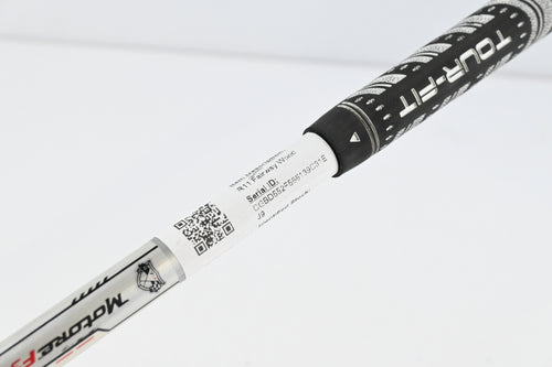 Taylormade R11 #4 Wood / 17 Degree / Stiff Flex Fujikura Motore F3 80 Shaft