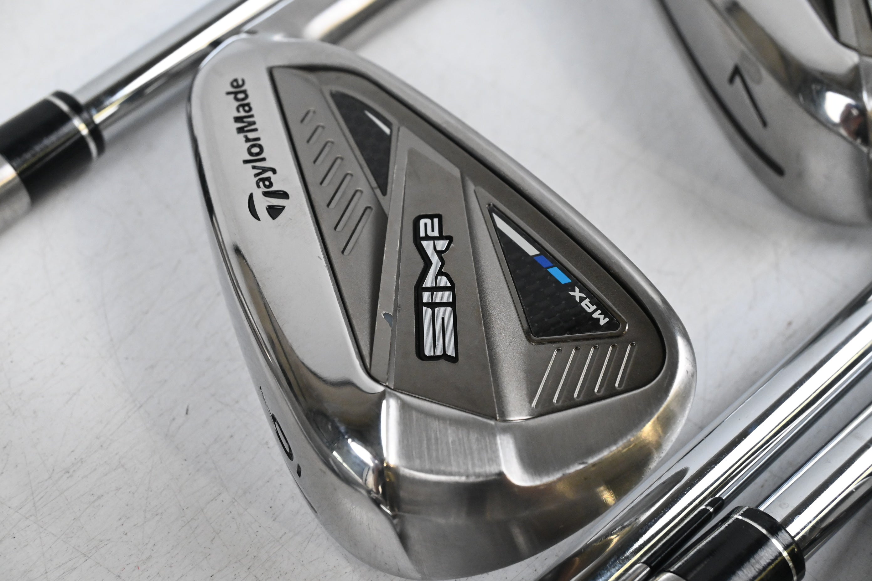 Taylormade SIM2 Max Irons / 5-PW+SW / Regular Flex KBS MAX MT 85 Shafts