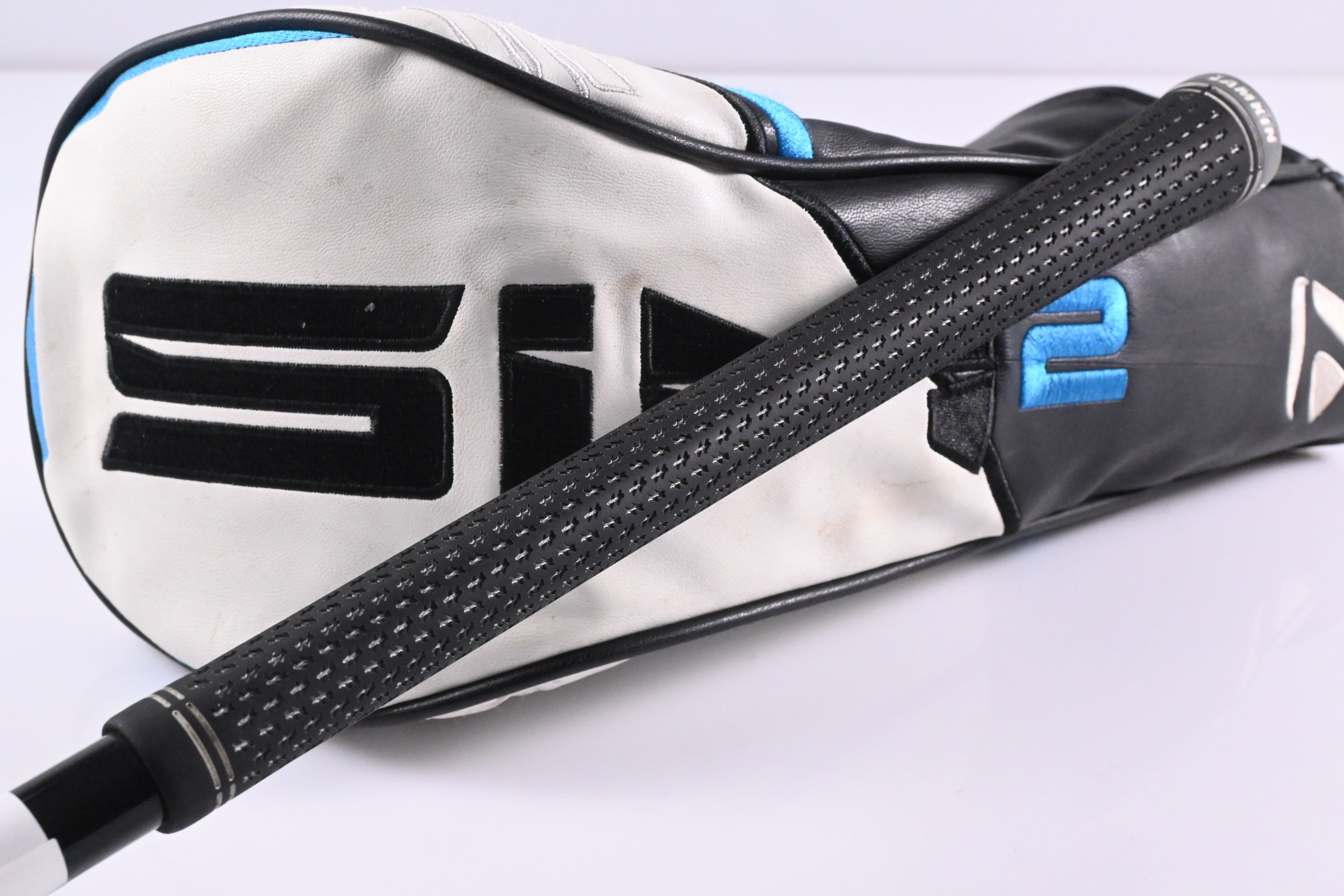 Left Hand Taylormade SIM2 Max Driver / 9 Degree / Stiff Flex Kuro Kage Silver 60