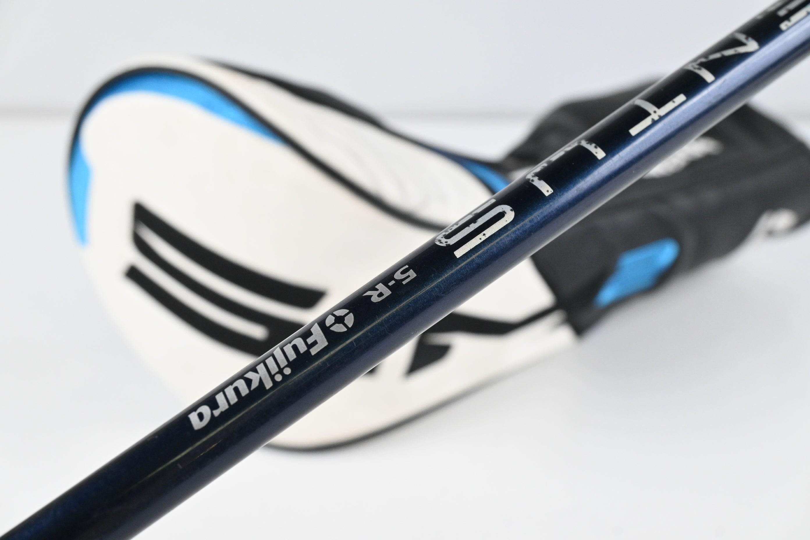 Taylormade SIM2 Max D Driver / 10.5 Degree / Regular Flex Fujikura Ventus Blue 5