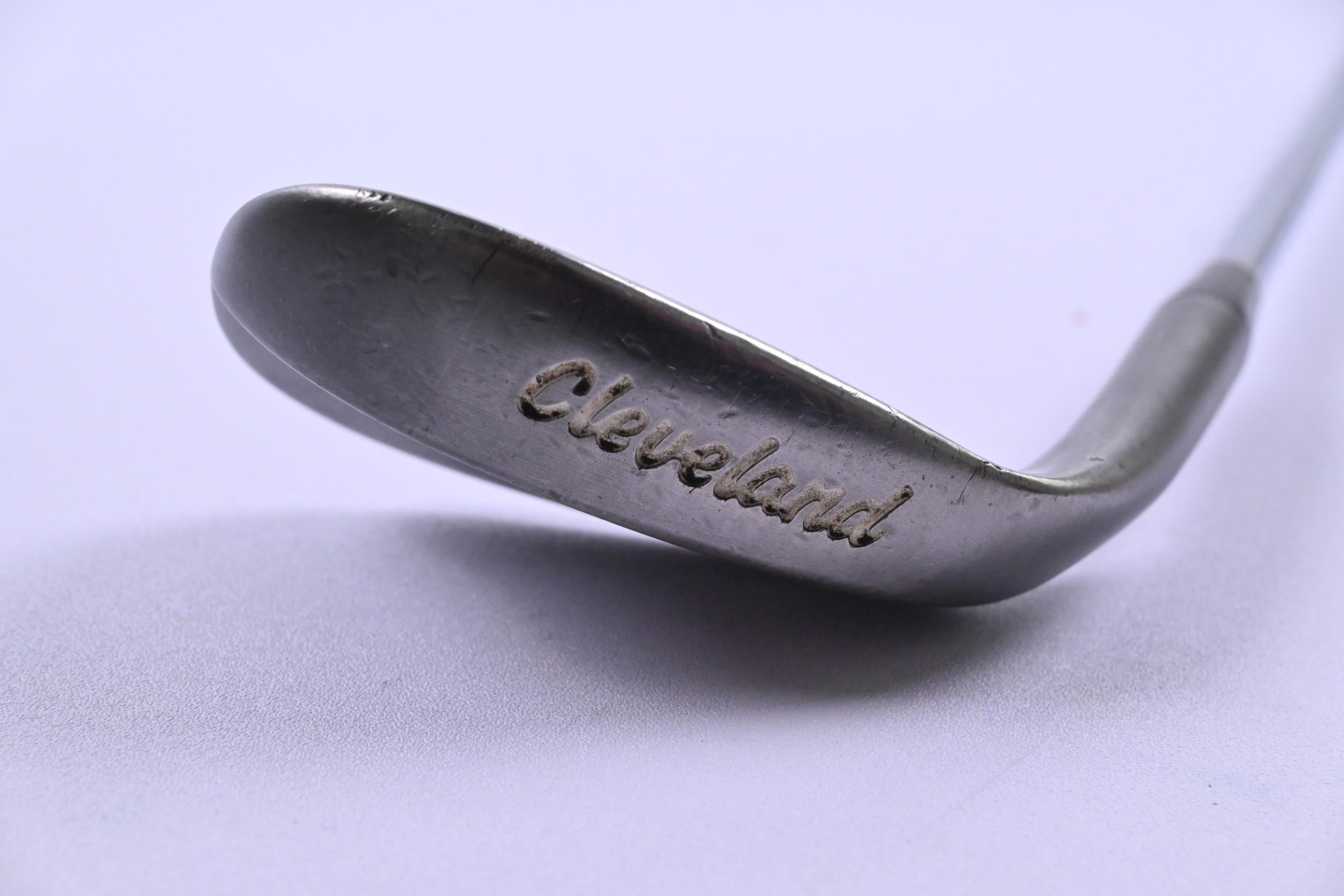 Cleveland 588 Tour Action Gap Wedge / 51 Degree / Wedge Flex Dynamic Gold Shaft