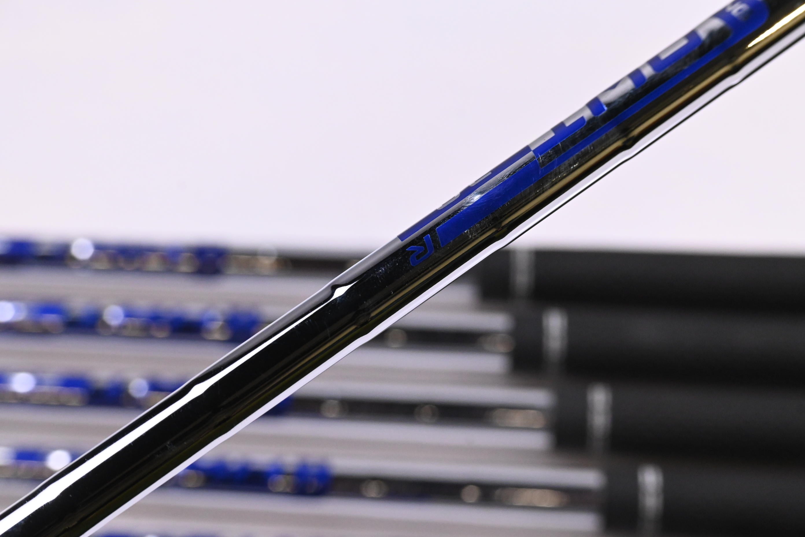 Ping G425 Irons / 5-PW / Black Dot / Regular Flex Ping AWT 2.0 Shafts