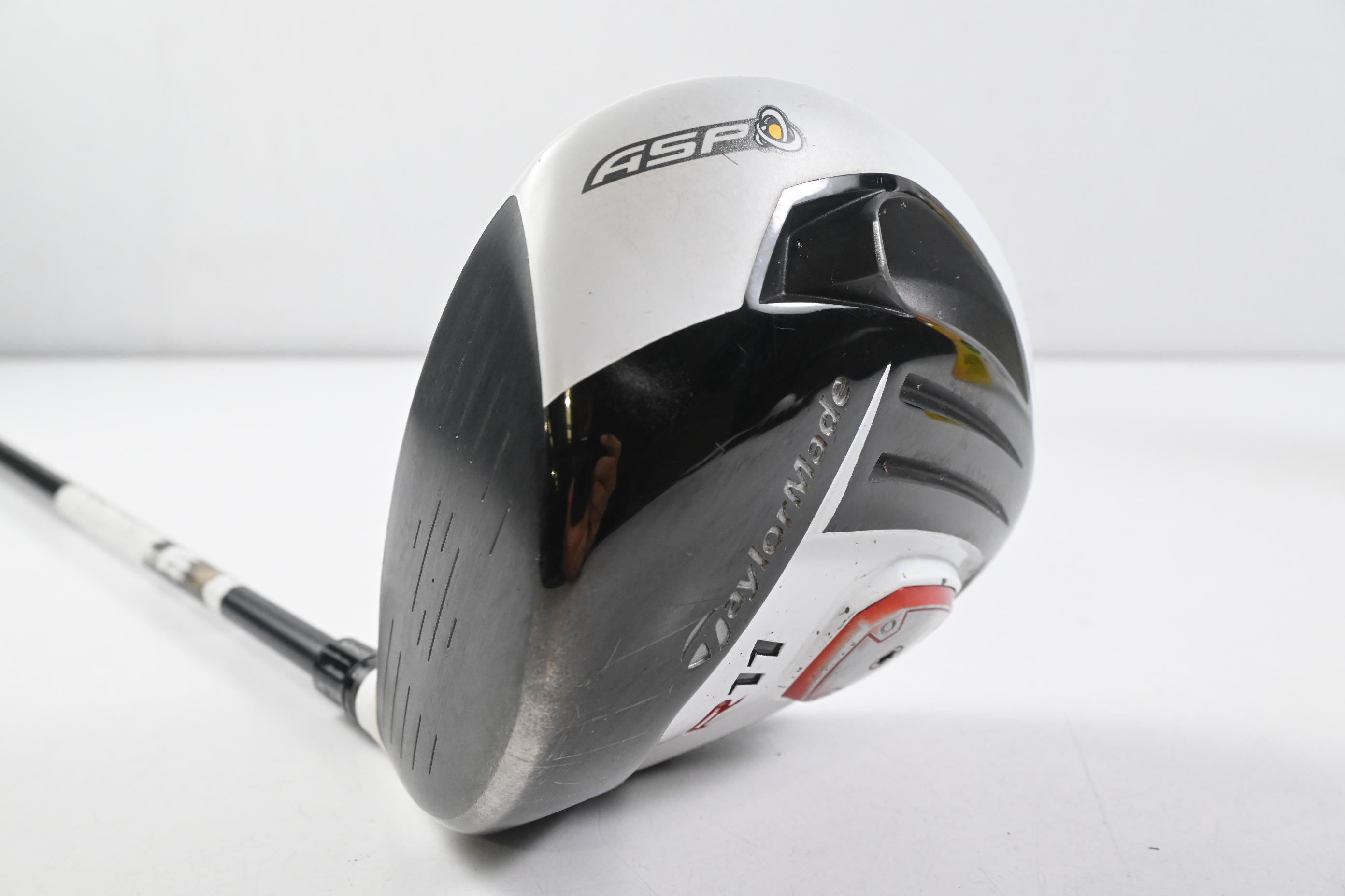 Left Hand Taylormade R11 Driver / 10.5 Degree / Regular Flex Fujikura Blur 60