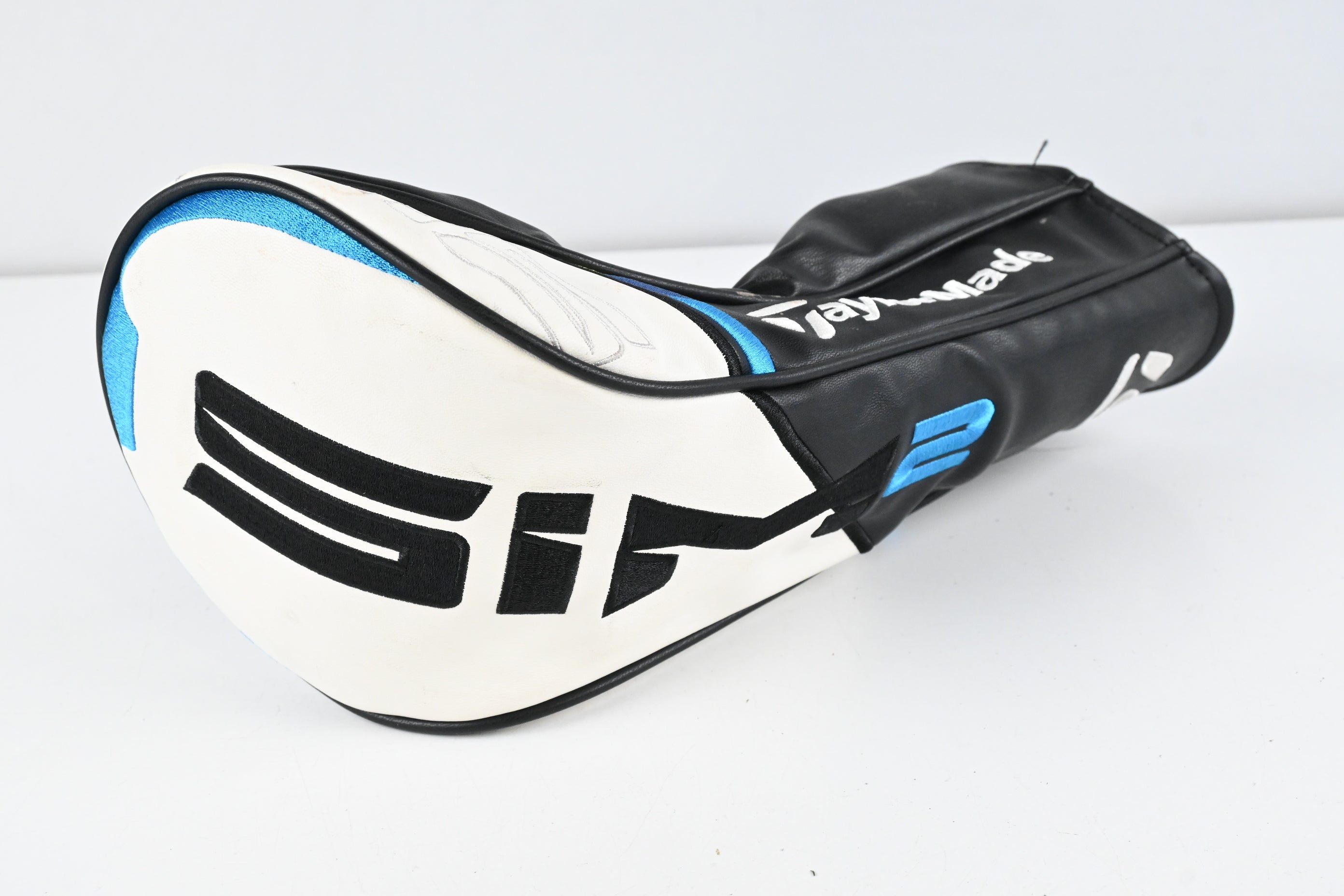 Taylormade SIM2 Max D Driver / 10.5 Degree / Regular Flex Fujikura Ventus Blue 5