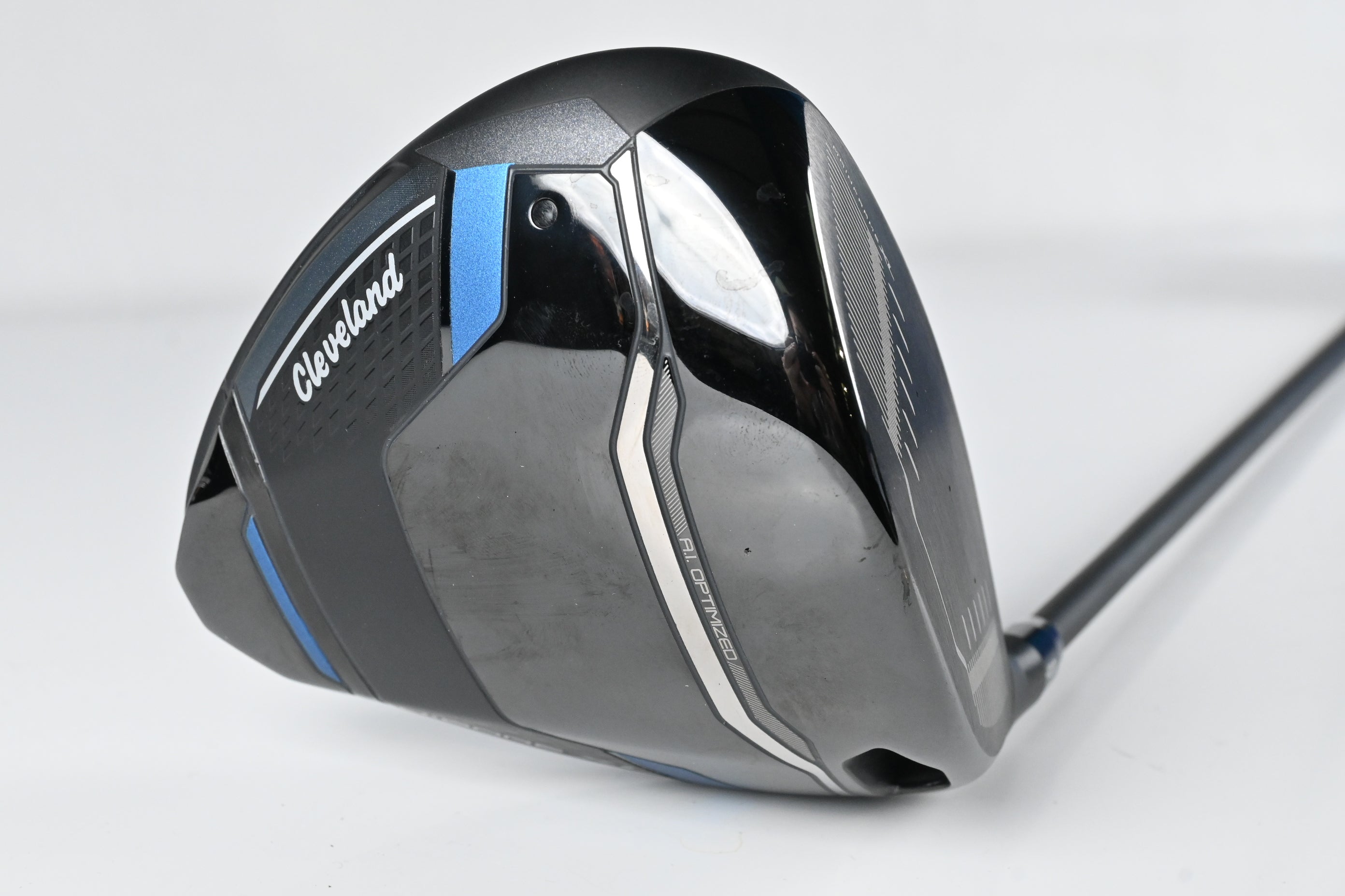 Cleveland HiBore XL Lite Driver / 9-12 Degree / Stiff Flex Kai'li Dark Waves 60