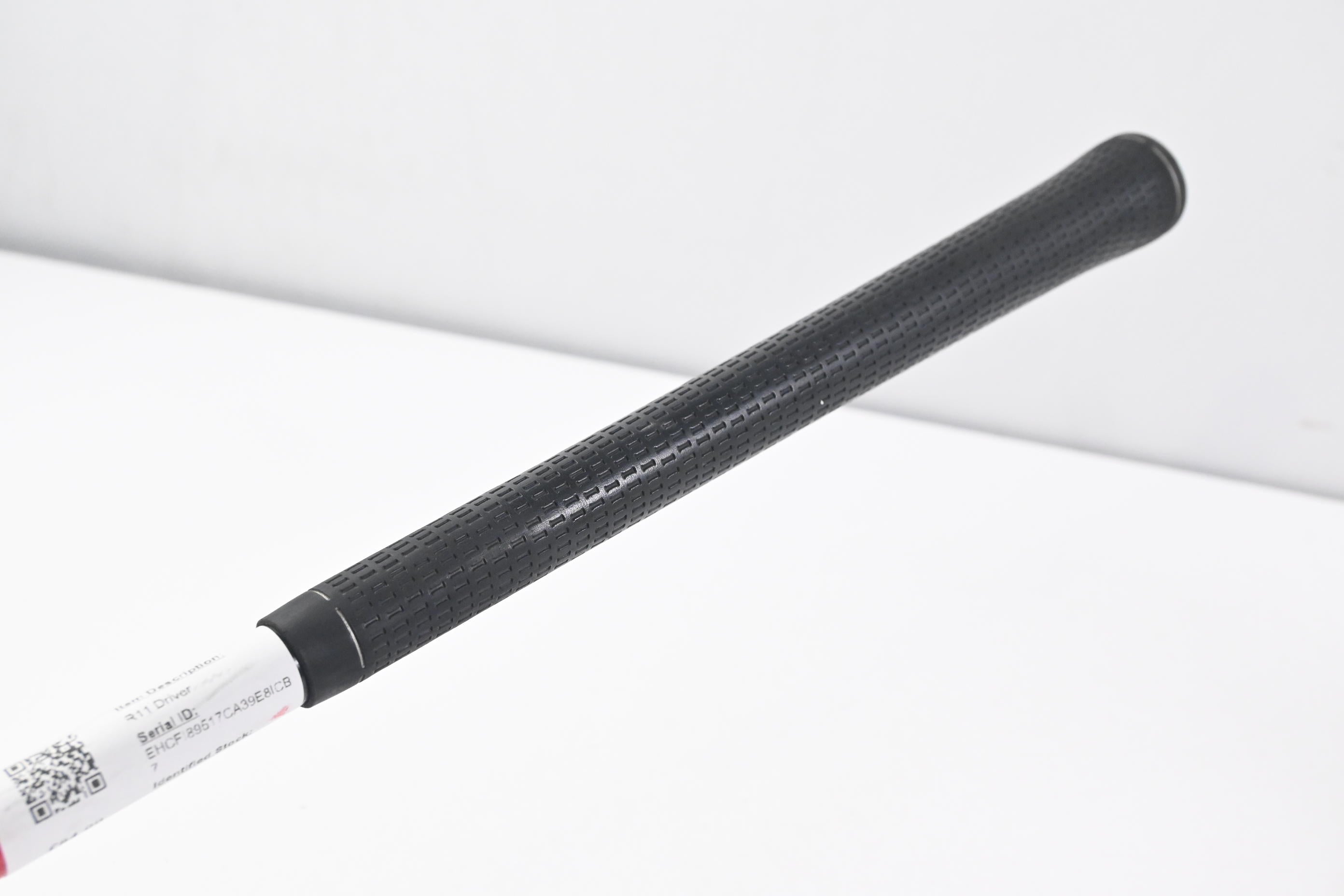 Left Hand Taylormade R11 Driver / 10.5 Degree / Regular Flex Fujikura Blur 60