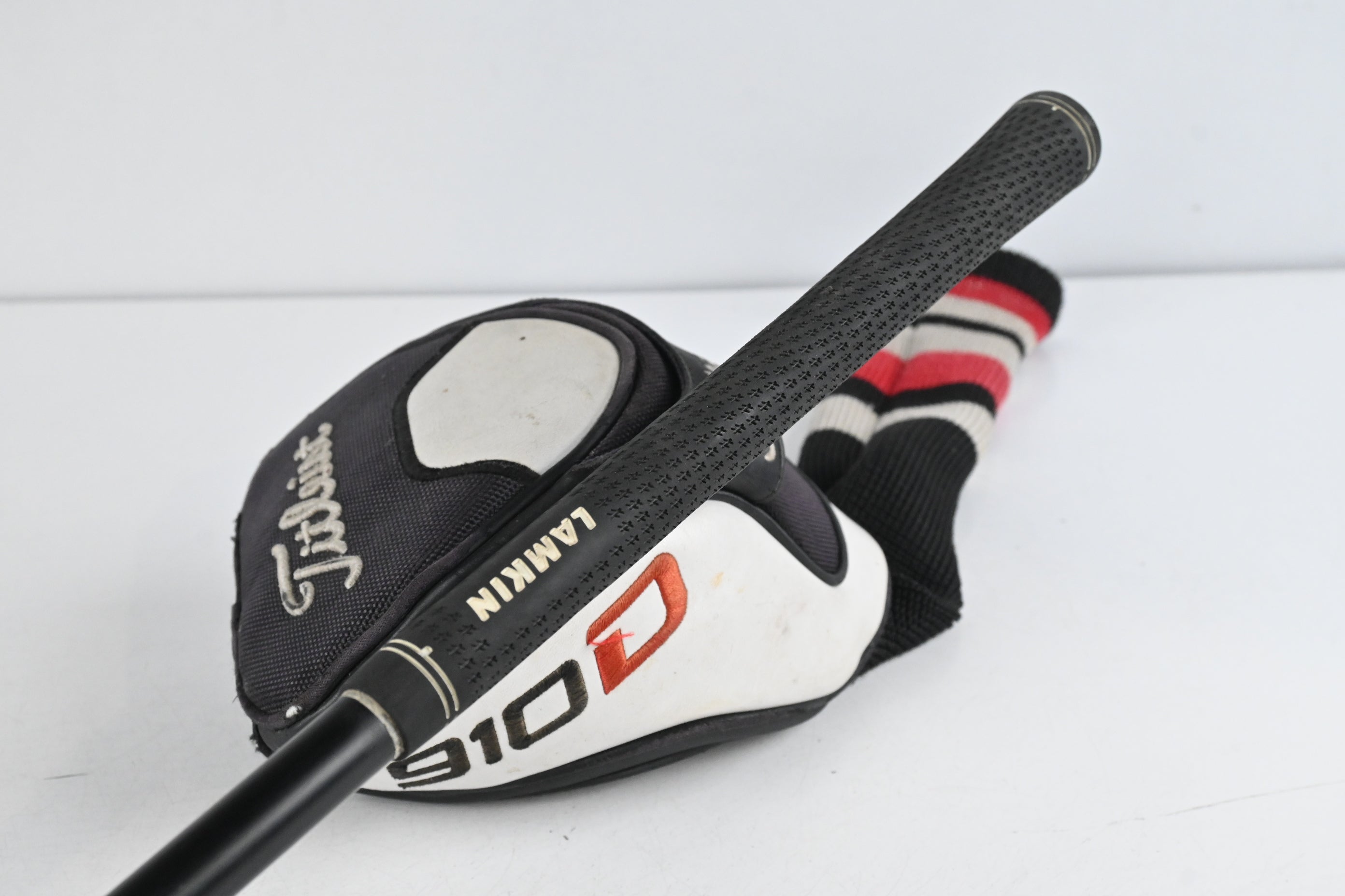 Titleist 910 D3 Driver / 9.5 Degree / Stiff Flex Aldila RIP 60 Shaft