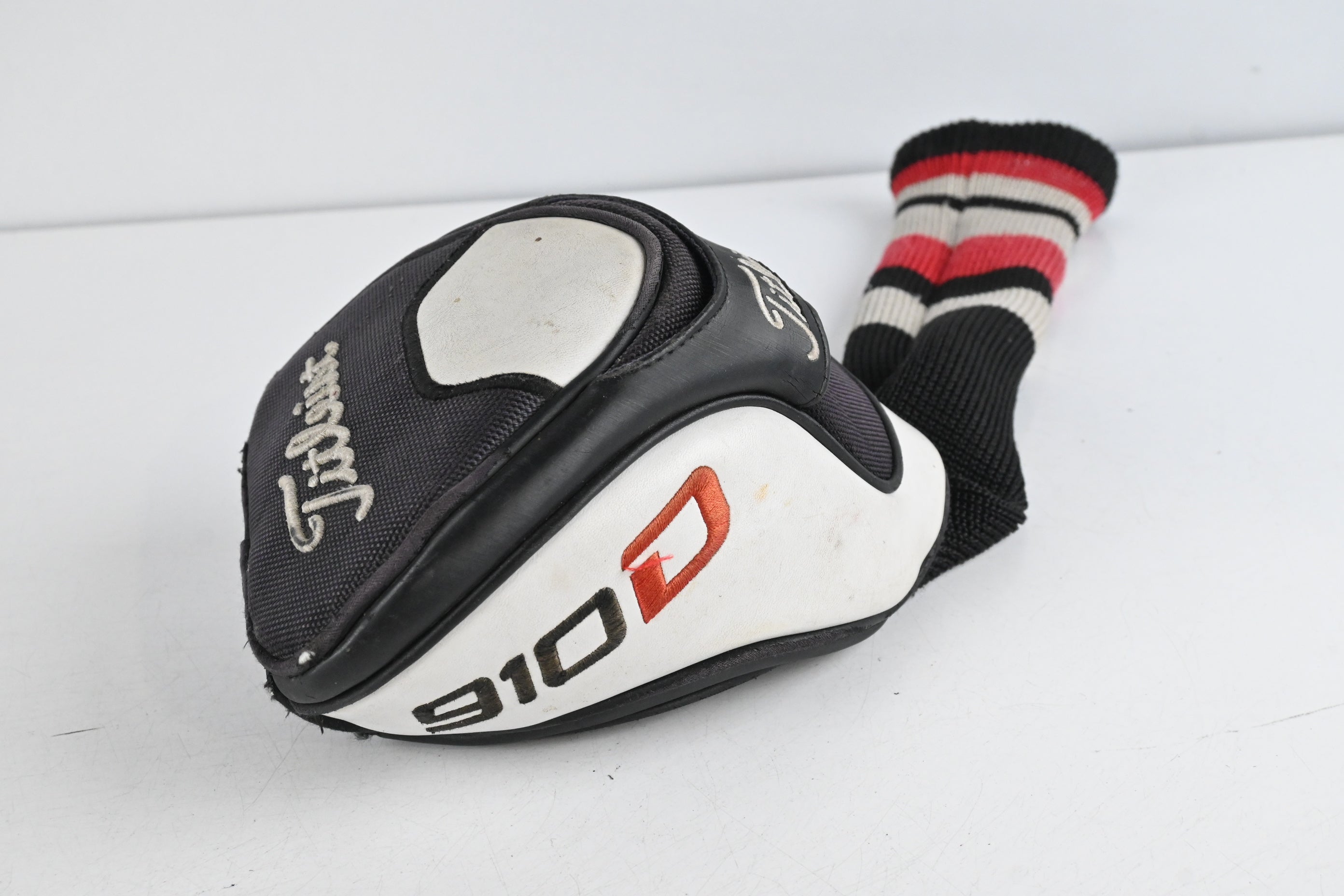 Titleist 910 D3 Driver / 9.5 Degree / Stiff Flex Aldila RIP 60 Shaft