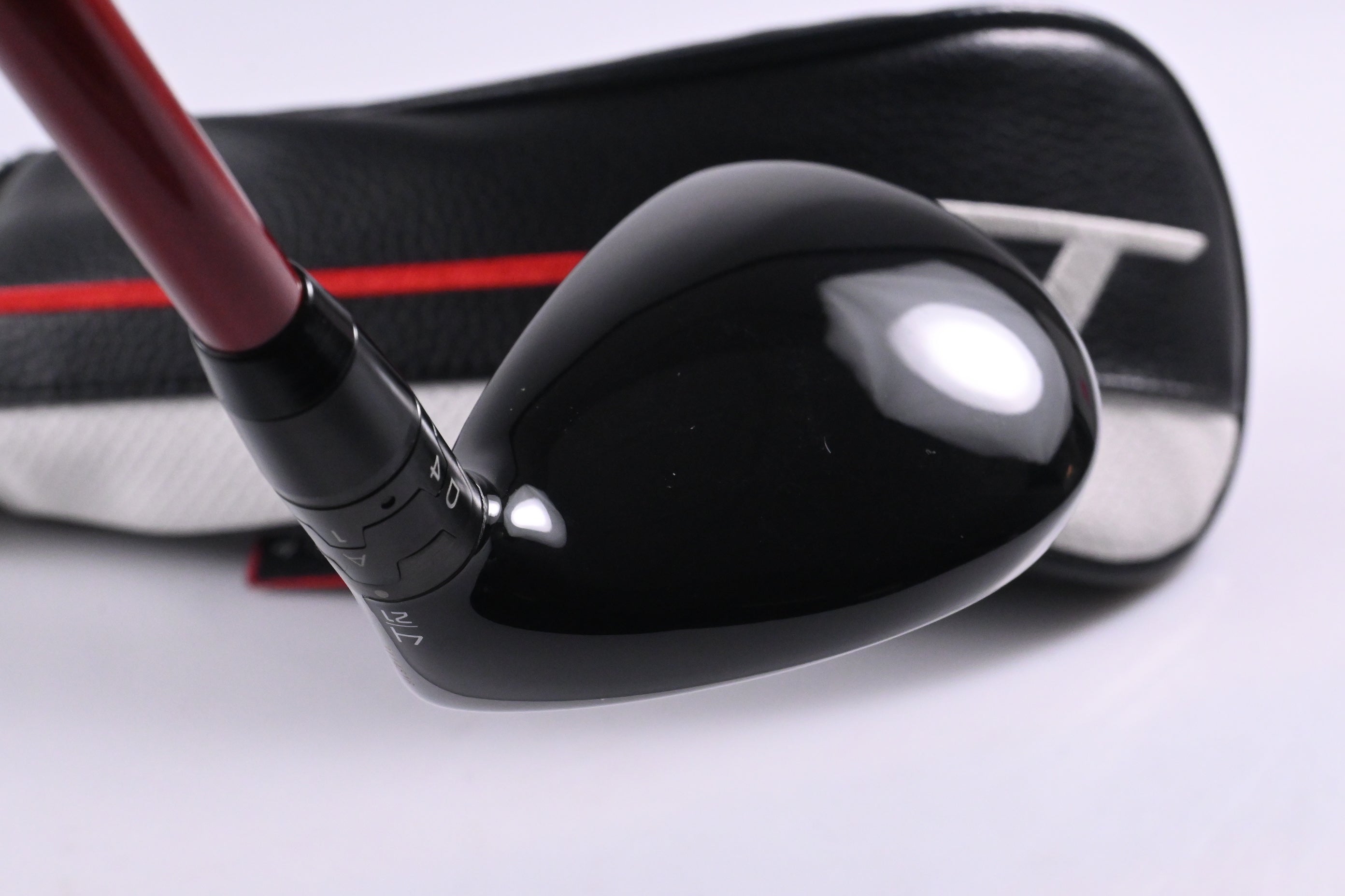 Titleist GT2 #4 Hybrid / 21 Degree / Regular Flex Project X Denali Red 60 Shaft