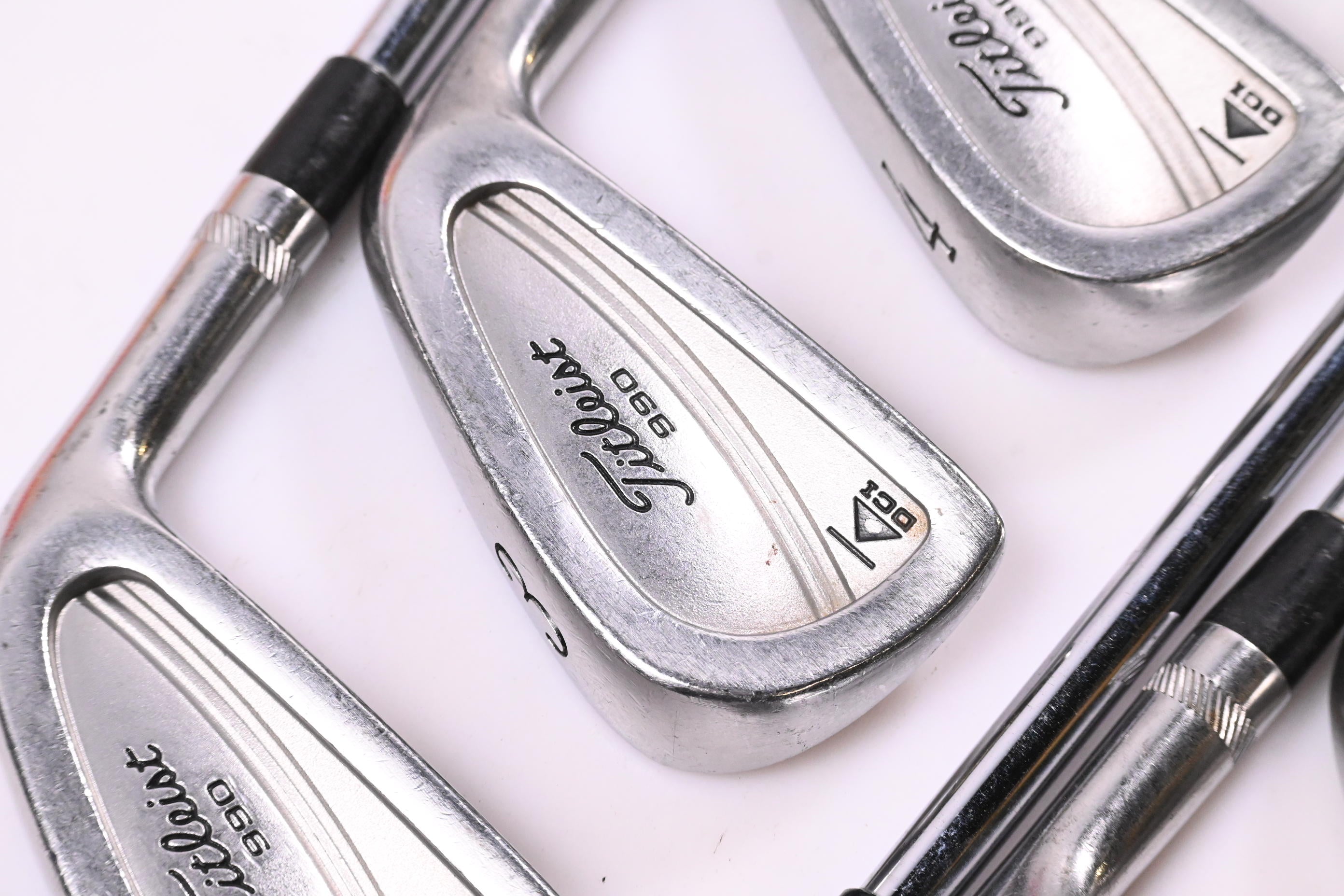 Titleist DCI 990 Irons / 2-PW / Regular Flex Dynamic Gold Lite R300 Shafts