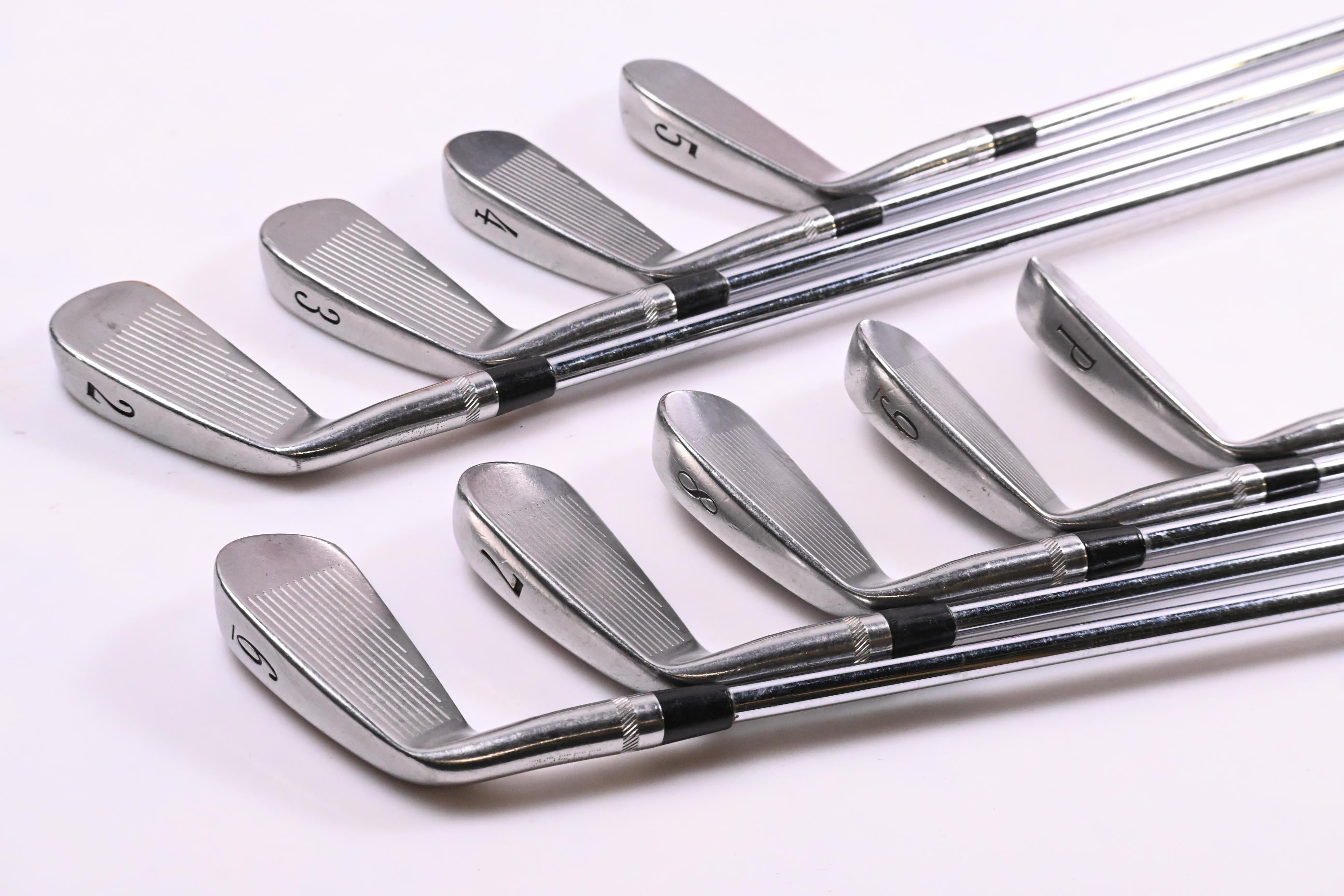 Titleist DCI 990 Irons / 2-PW / Regular Flex Dynamic Gold Lite R300 Shafts