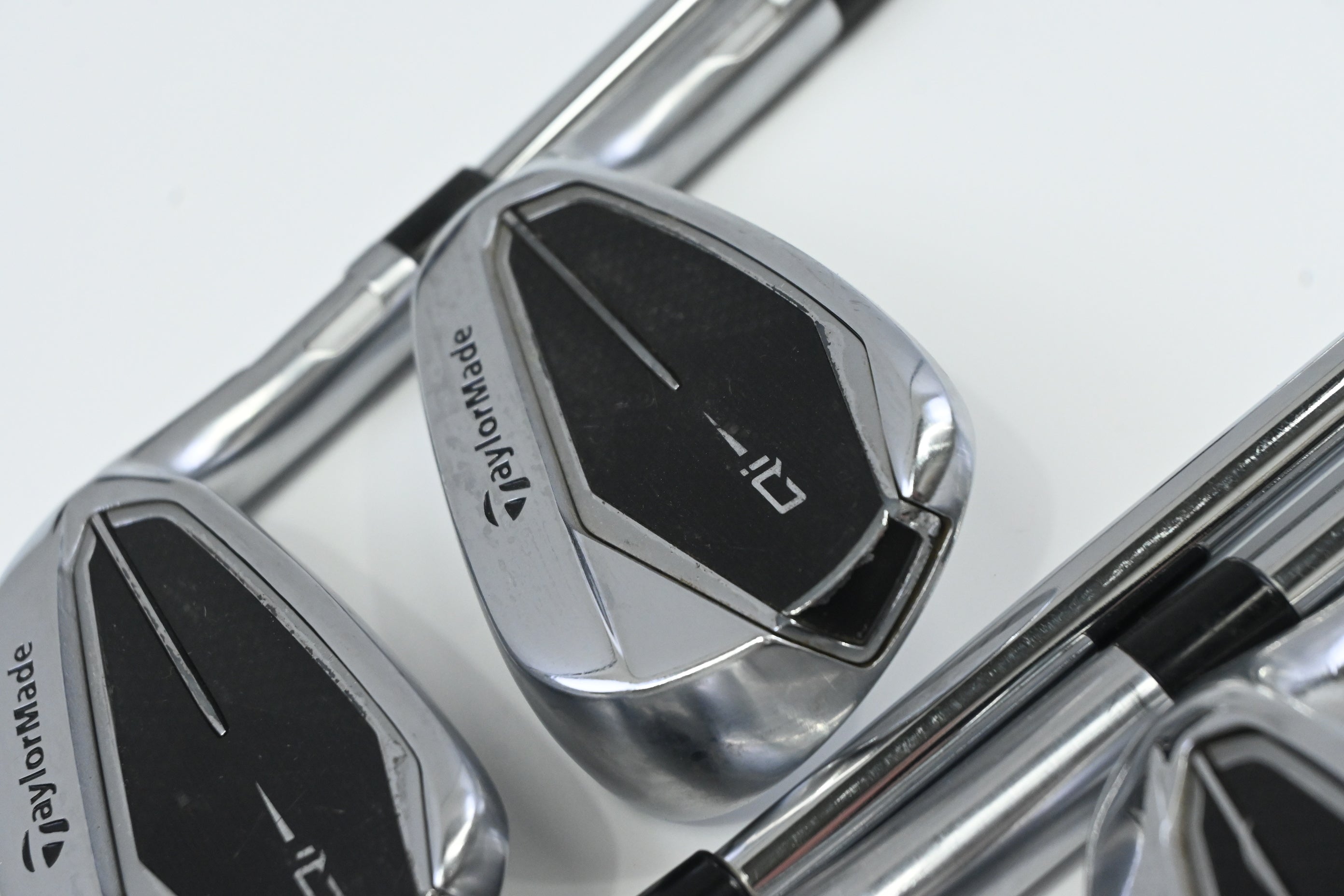 Taylormade Qi Irons / 7-PW+AW / Regular Flex KBS Tour Lite Shafts