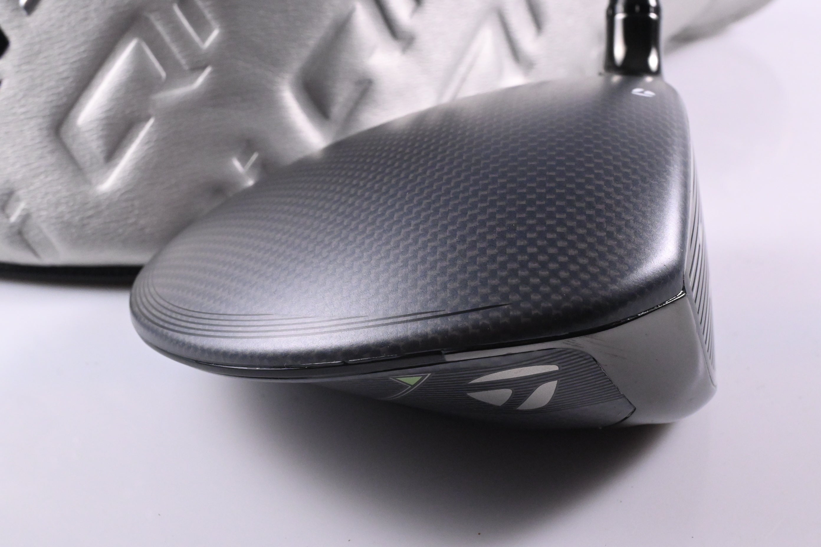 Taylormade Qi35 Driver / 9 Degree / Stiff Flex Kai'li White Dark Waves 60 Shaft