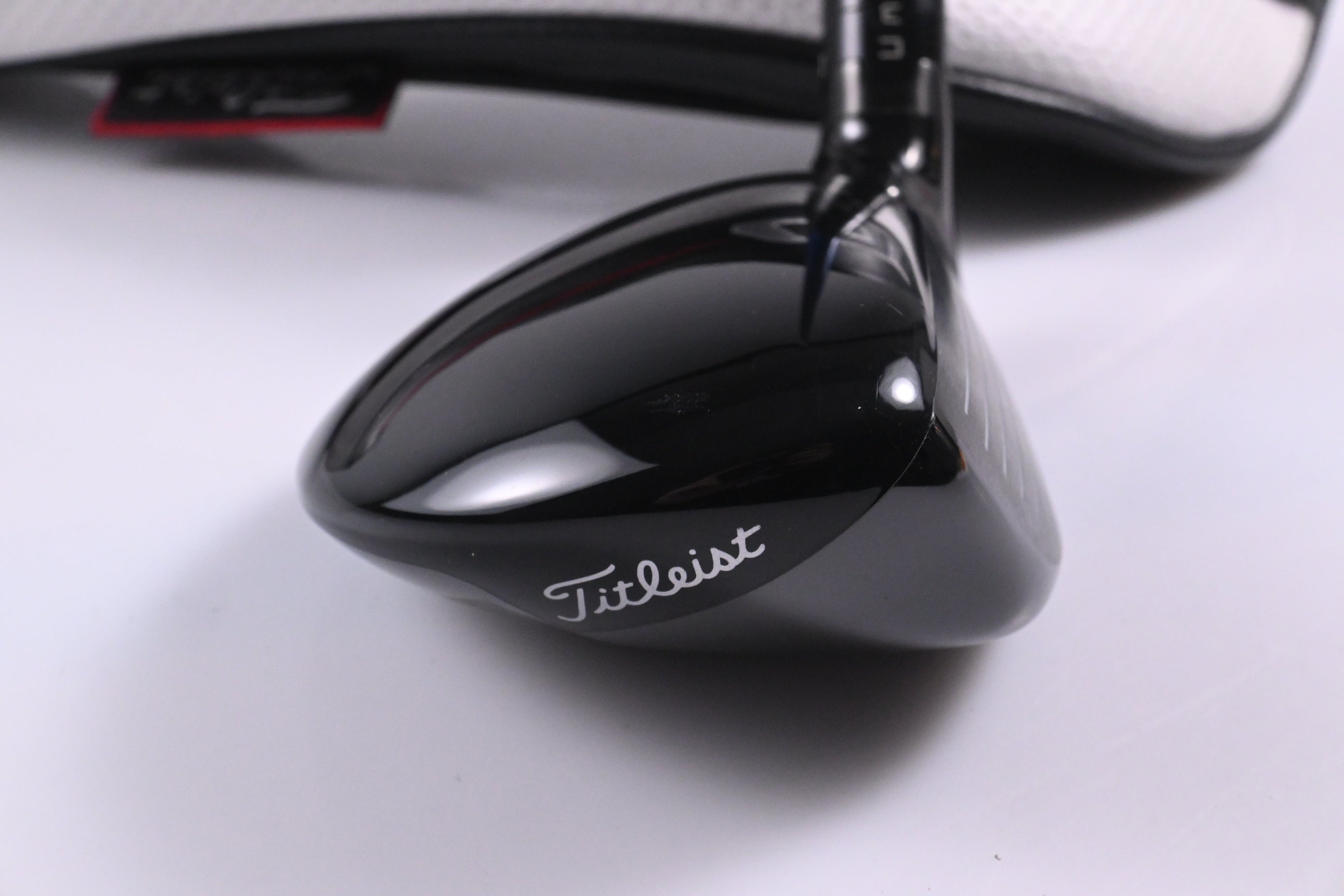 Titleist GT1 #6 Hybrid / 26 Degree / Regular Flex Graphite Design Tour AD HY-85