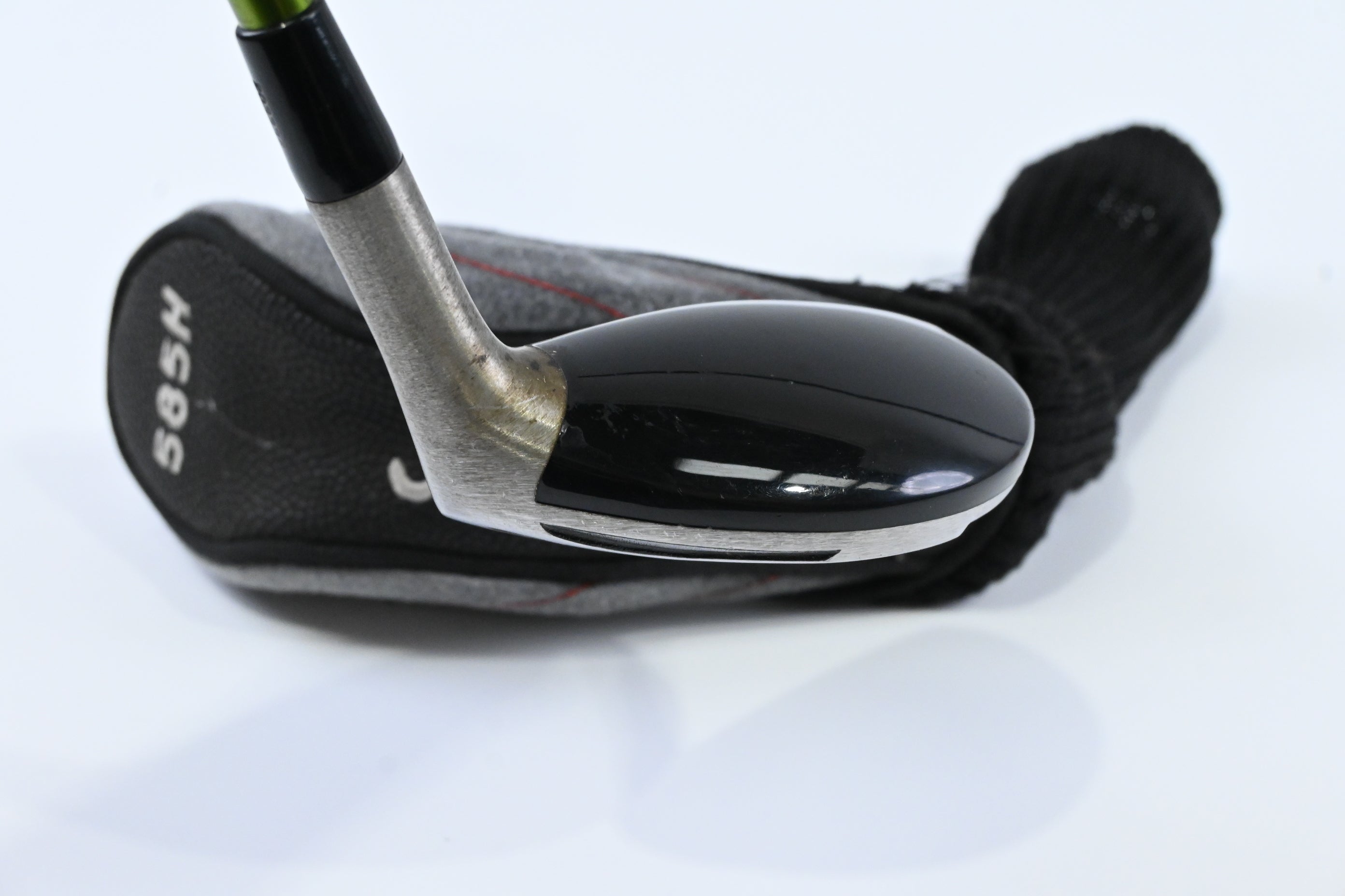 Titleist 585.H #4 Hybrid / 24 Degree / Regular Flex Aldila NV 85 Shaft