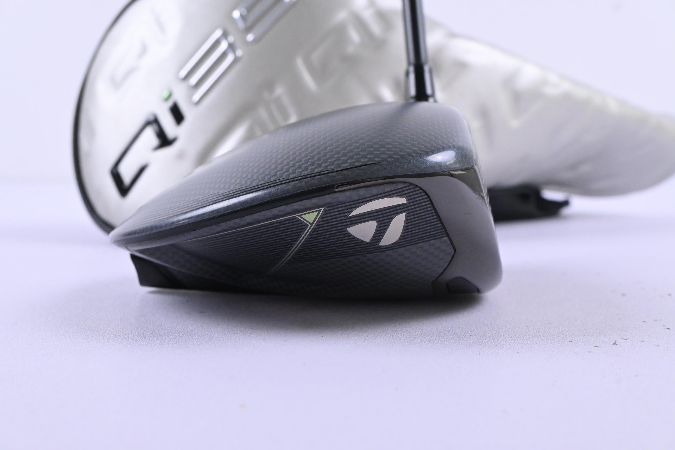 Taylormade Qi35 Driver / 10.5 Degree / Stiff Flex Project X Cypher 2.0 50