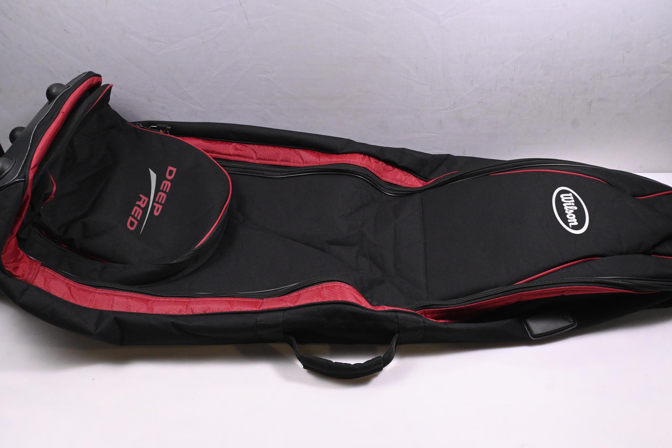 Wilson Deep Red Travel Cover / Black, Maroon