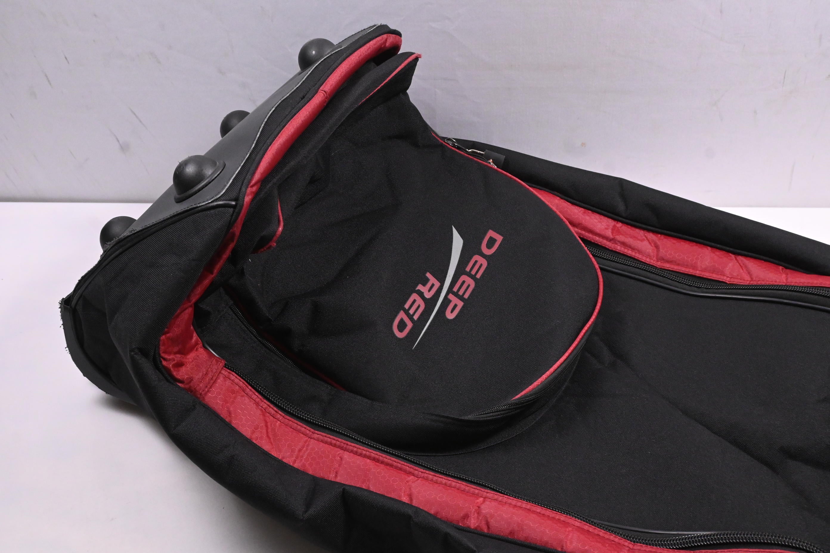 Wilson Deep Red Travel Cover / Black, Maroon