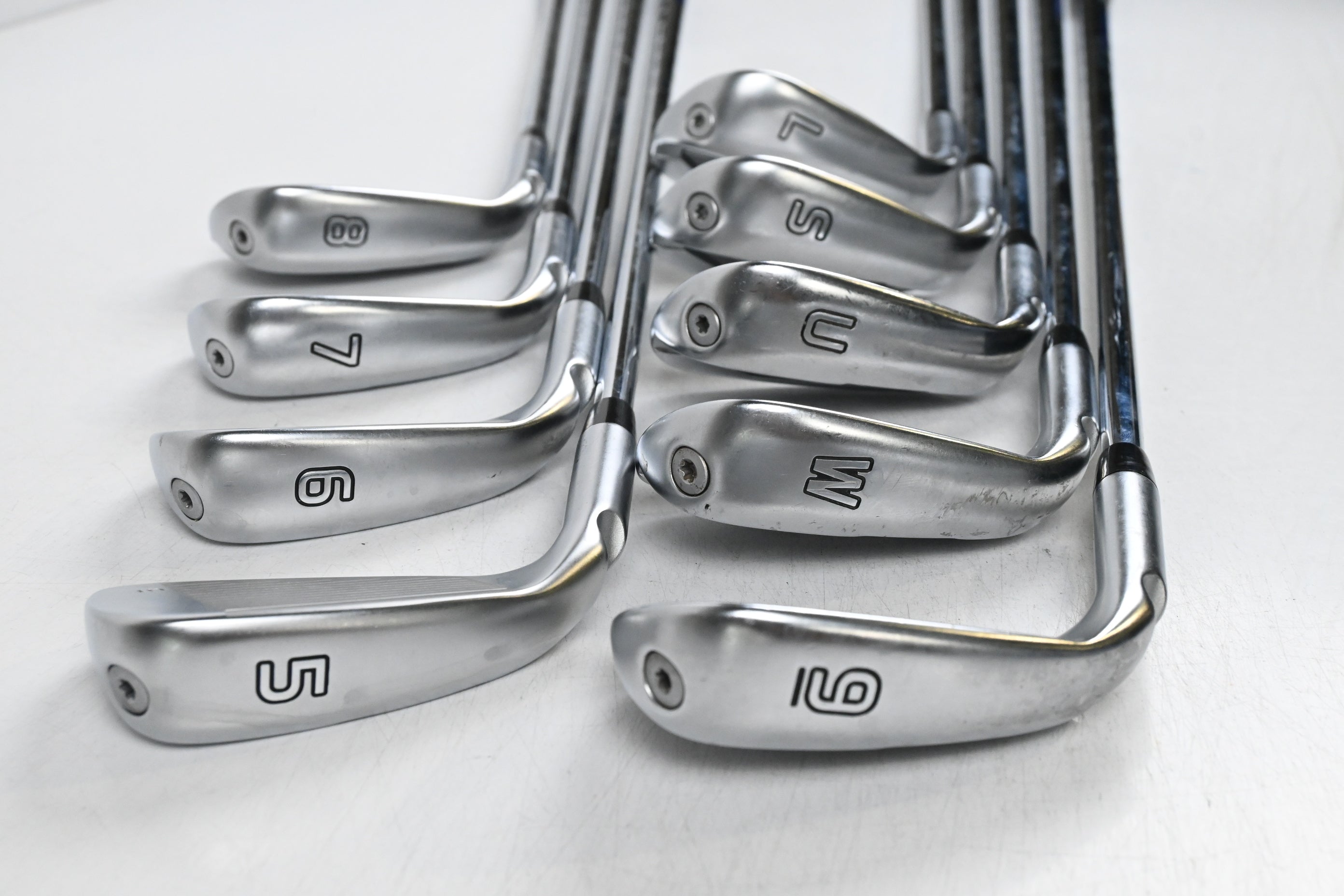 Ping G425 Irons / 5-PW+GW+SW+LW / Black Dot / Regular Flex Ping AWT 2.0 Shafts