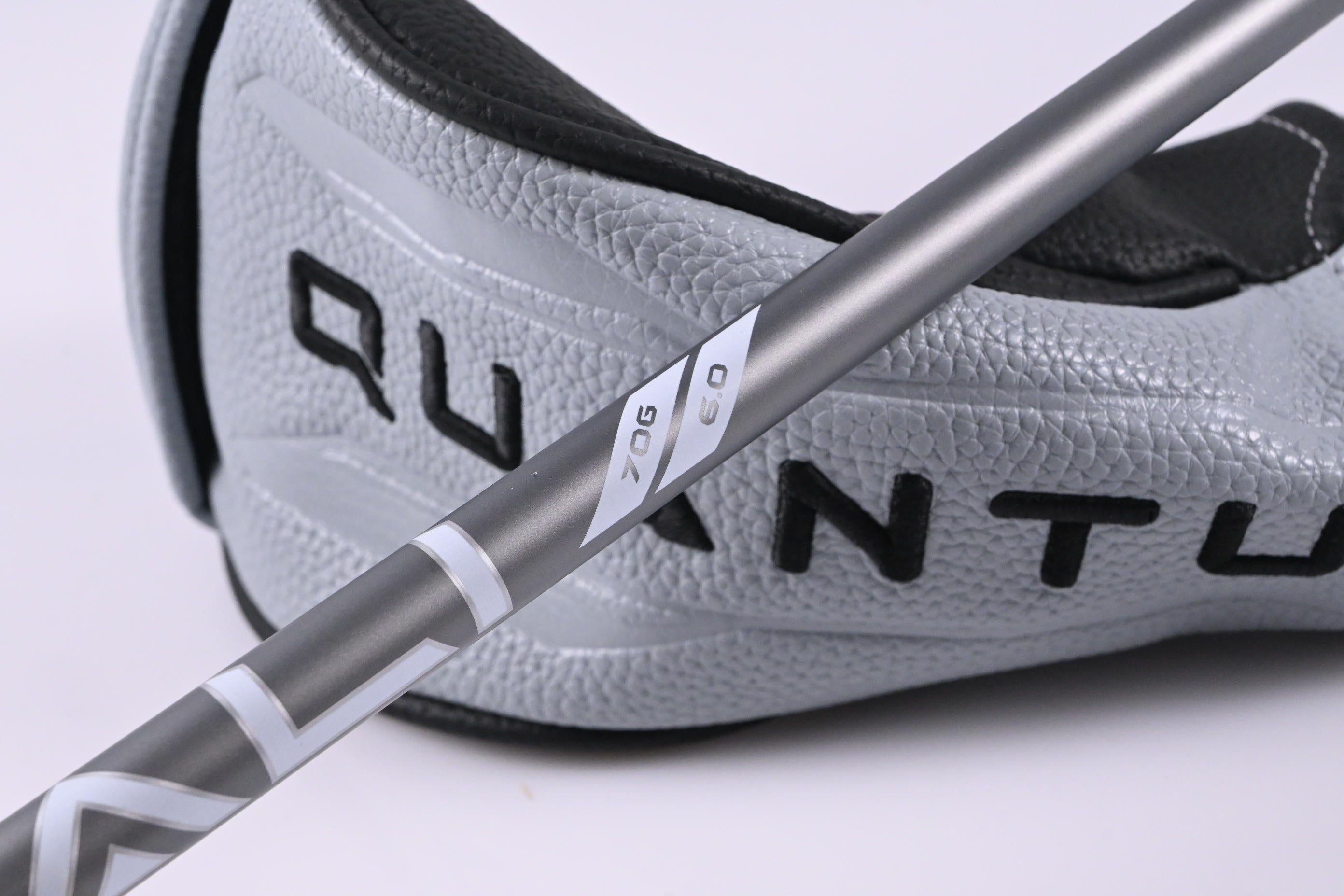 Callaway Quantum Max OS #4 Hybrid / 20 Degree / Stiff Flex Denali Frost Silver