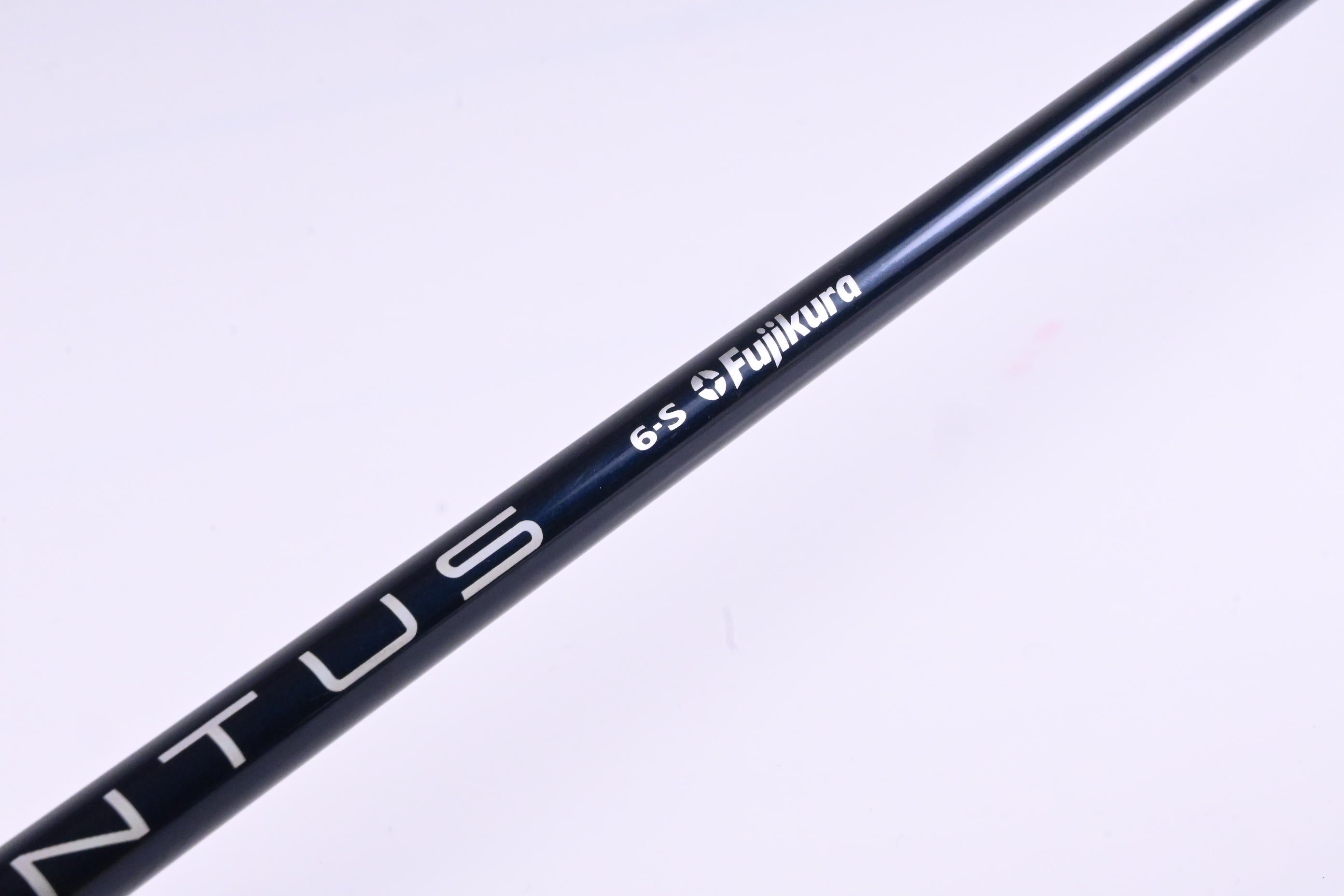 Left Hand Wilson Dynapower Carbon Driver / 9 Degree / Stiff Flex Ventus Blue 6