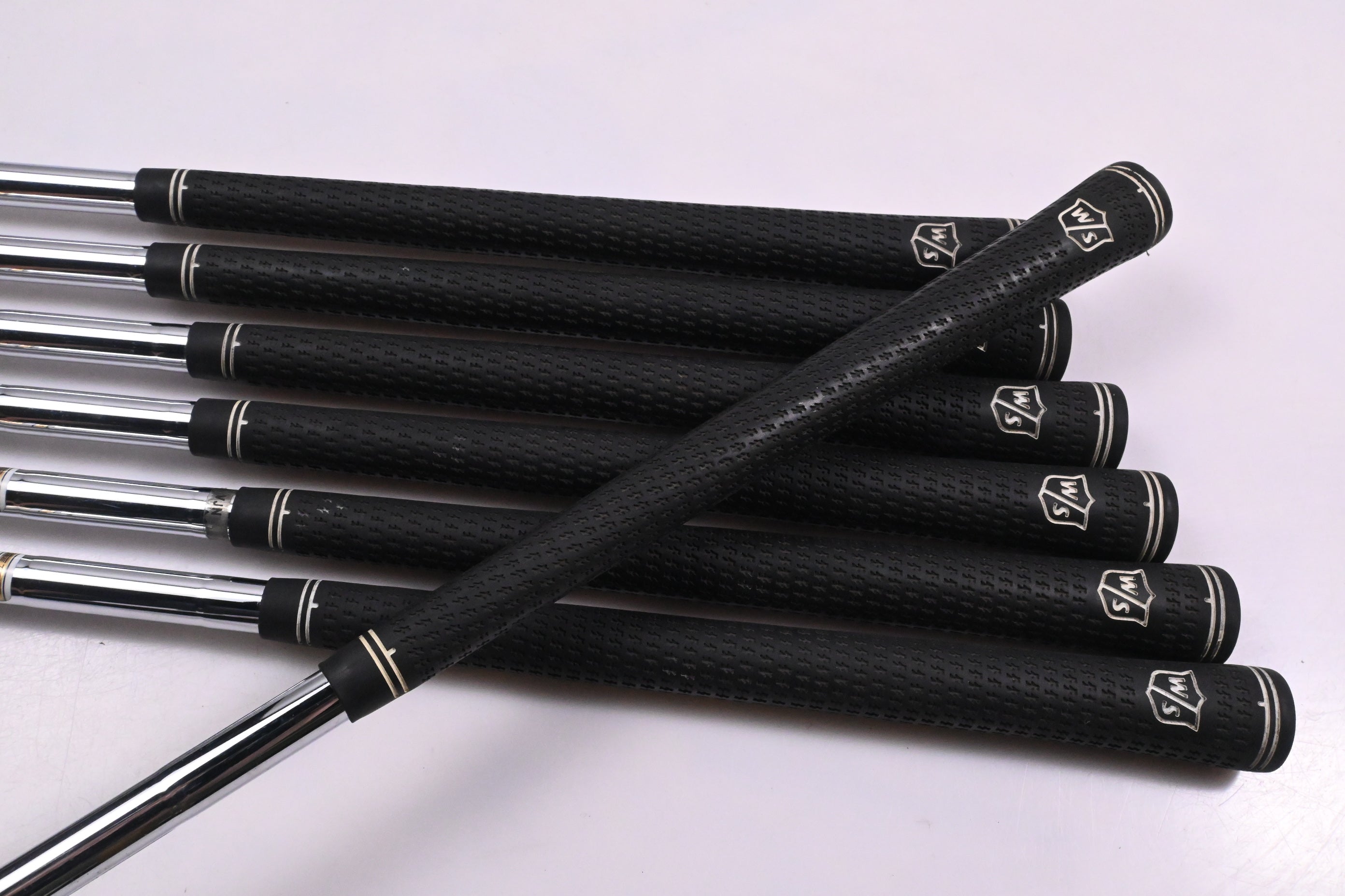 Wilson FG Tour V6 Irons / 4-PW / Regular Flex Dynamic Gold AMT R300 Shafts