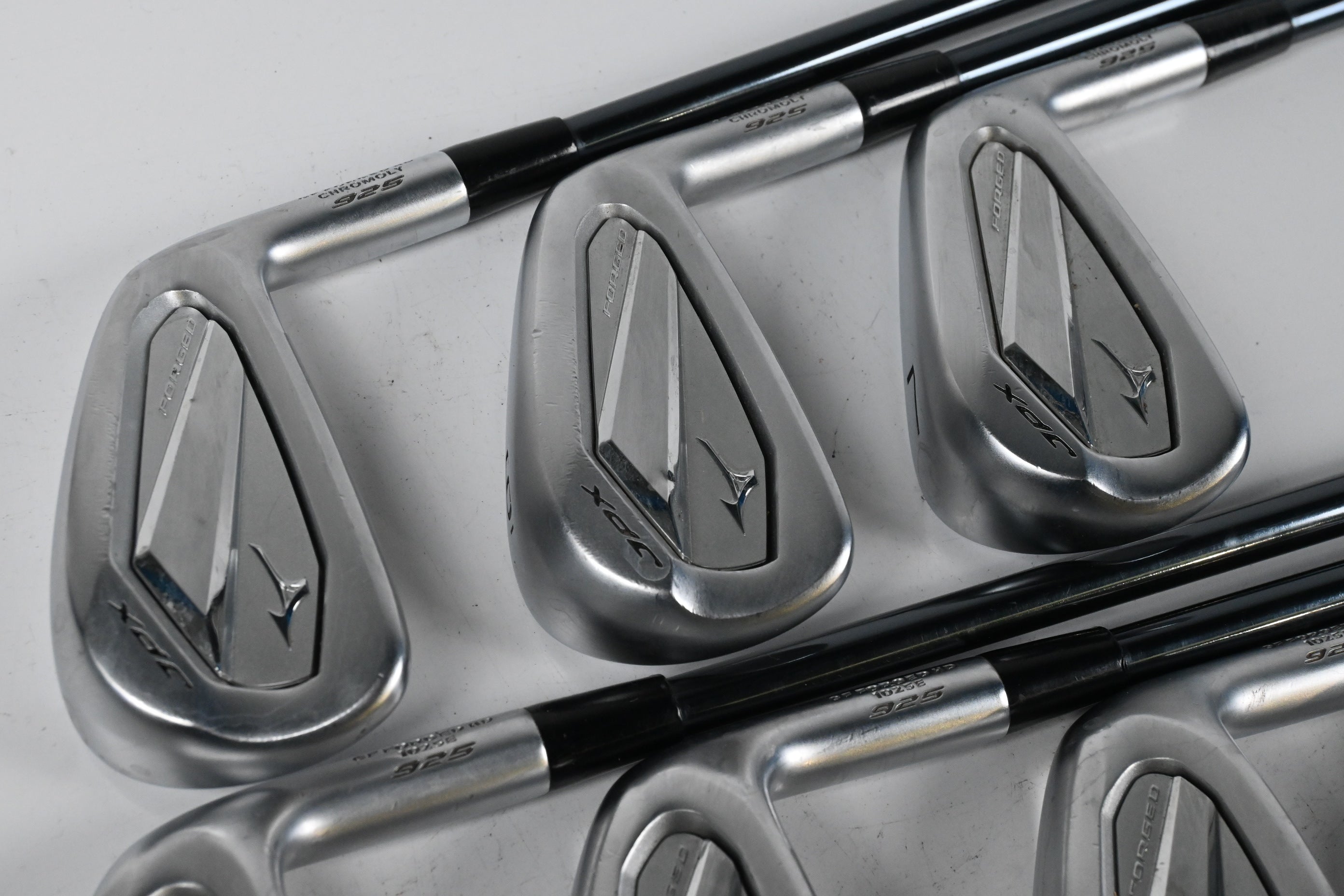 Mizuno JPX 925 Forged Irons / 5-PW+GW / Regular Flex UST Mamiya Recoil Dart 90