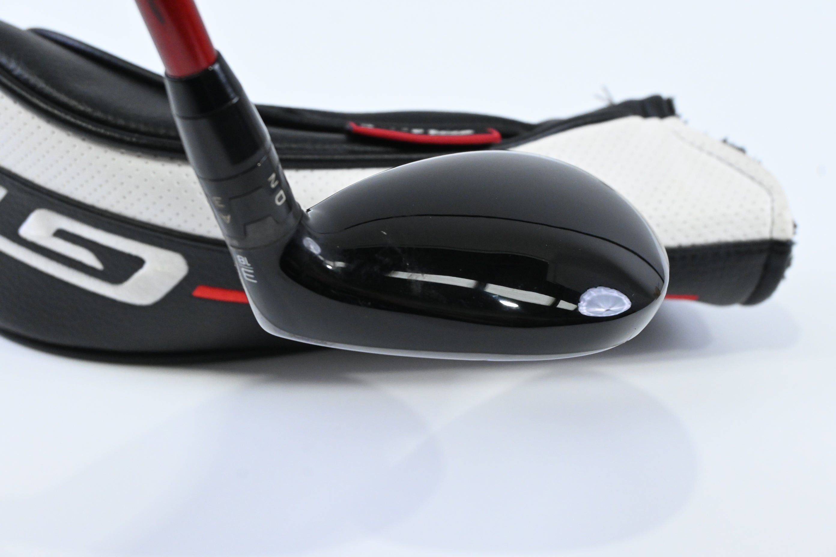 Titleist GT2 #3 Hybrid / 18 Degree / Stiff Flex Denali Red 60