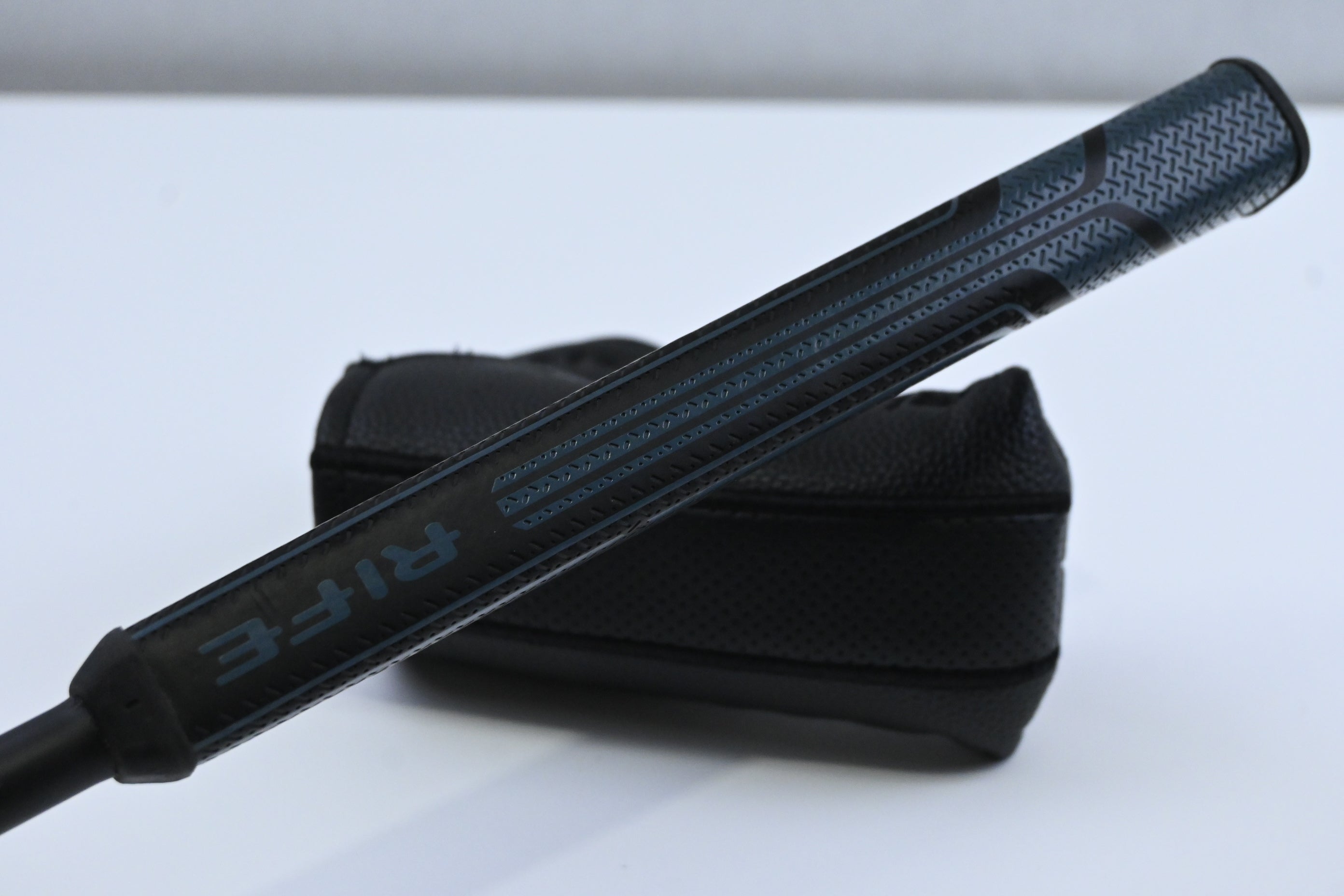 Rife Roll Groove Black Edition 002 Putter / 34 Inch