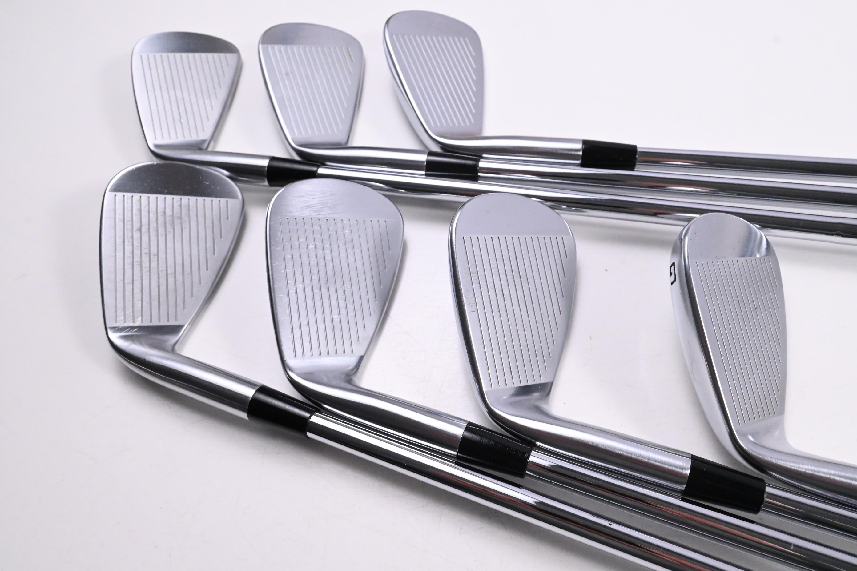 Cobra King Tour 2023 Irons / 5-PW+GW / Stiff Flex N.S.PRO Modus 3 Tour 105