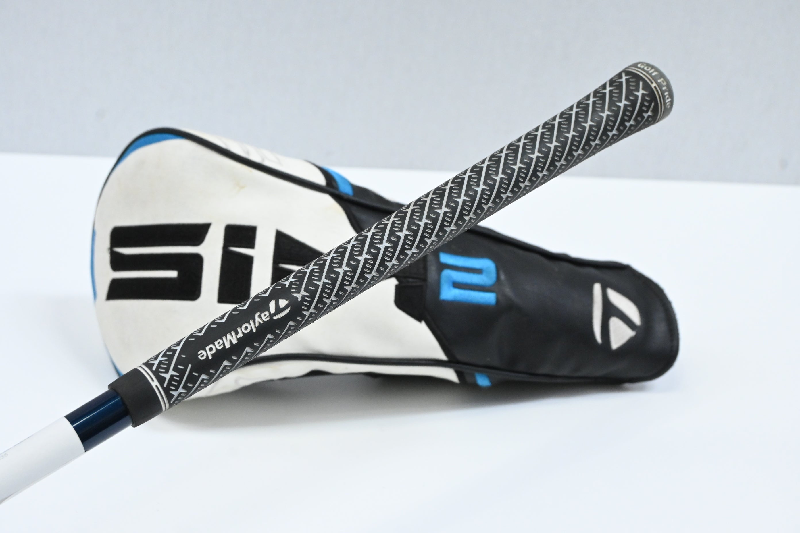 Left Hand Taylormade SIM2 Max Driver / 10.5 Degree / Senior Flex Ventus Blue 5