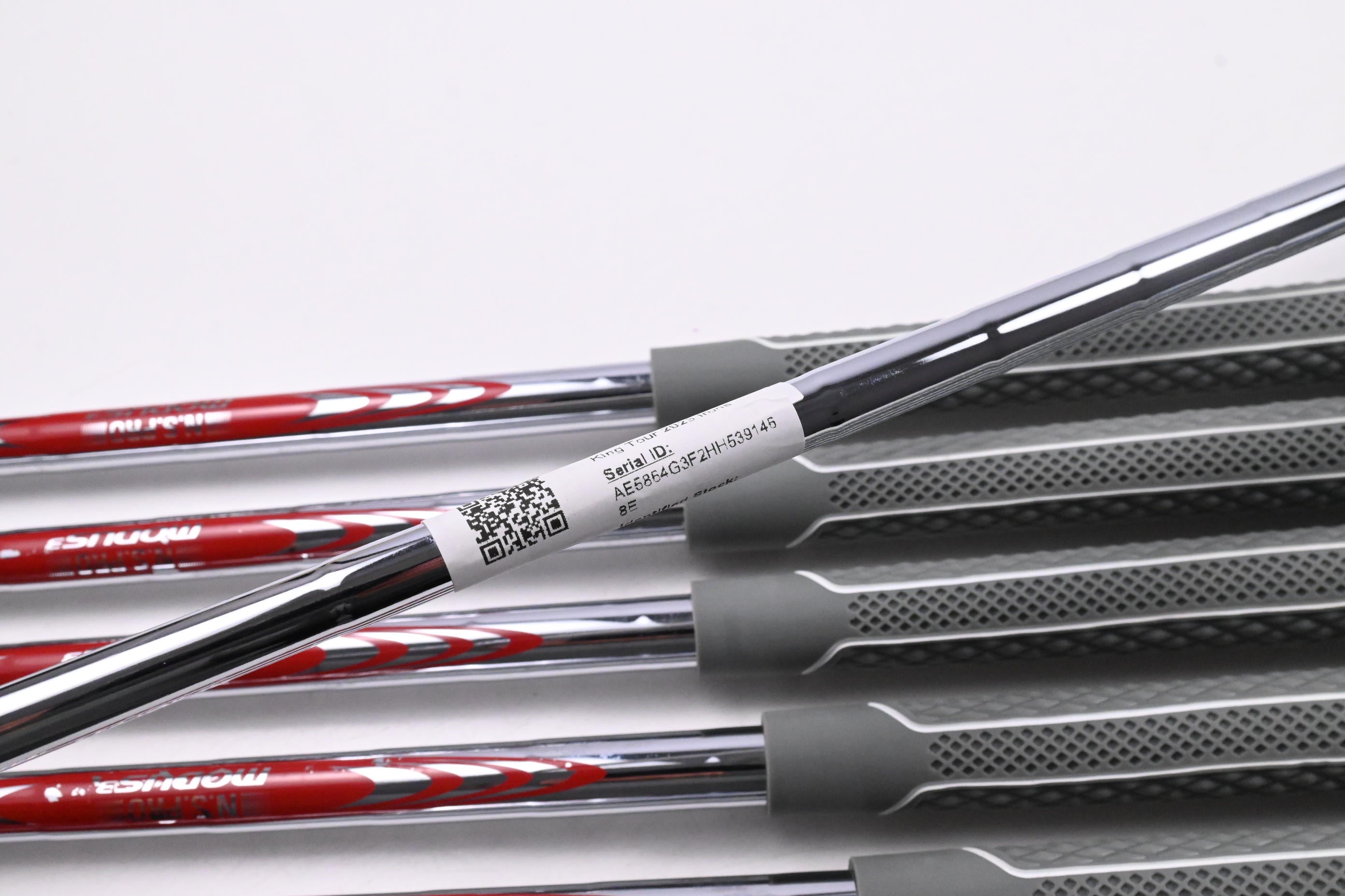 Cobra King Tour 2023 Irons / 5-PW+GW / Stiff Flex N.S.PRO Modus 3 Tour 105