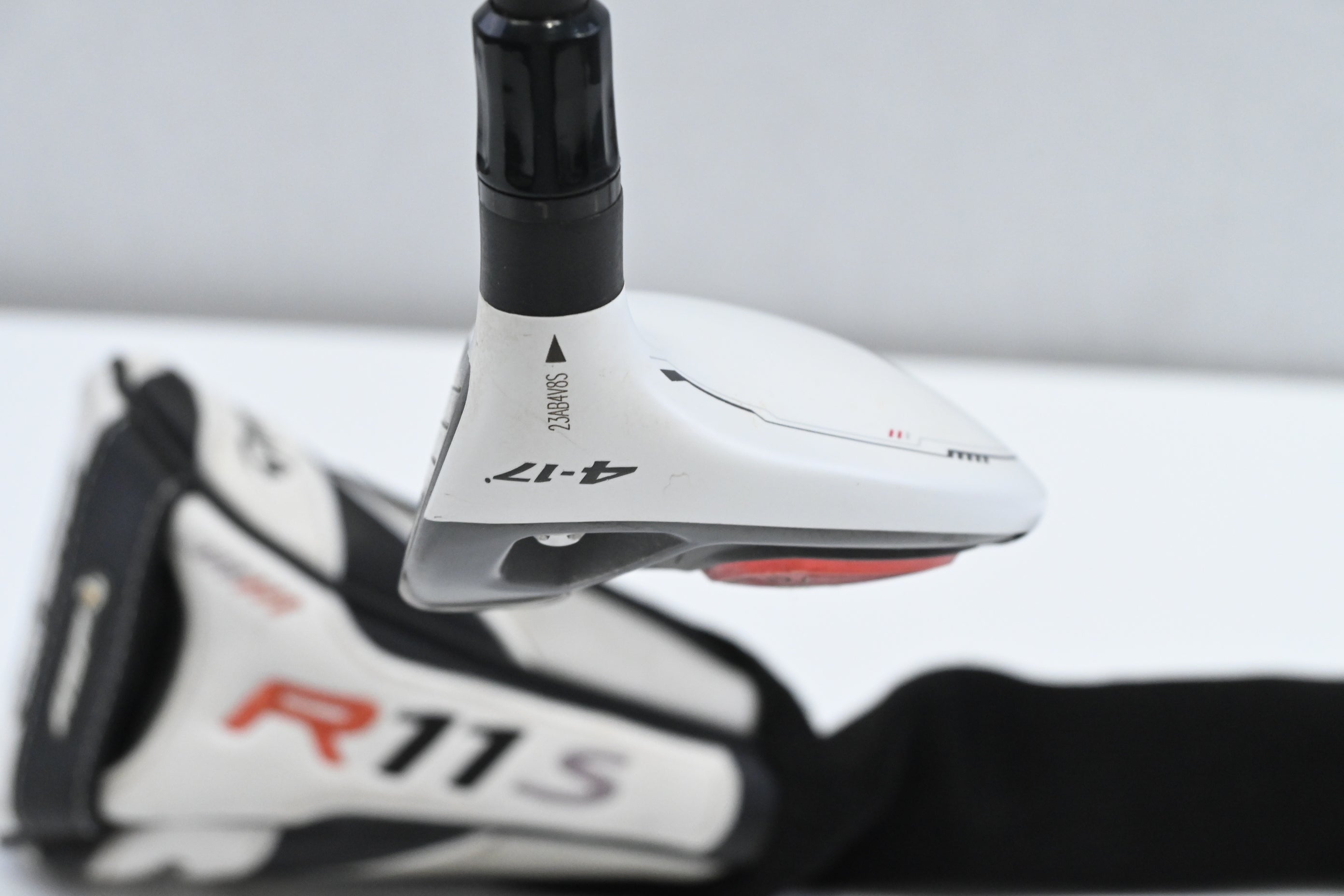 Taylormade R11S #4 Wood / 17 Degree / X-Flex Aldila RIP 70 Shaft