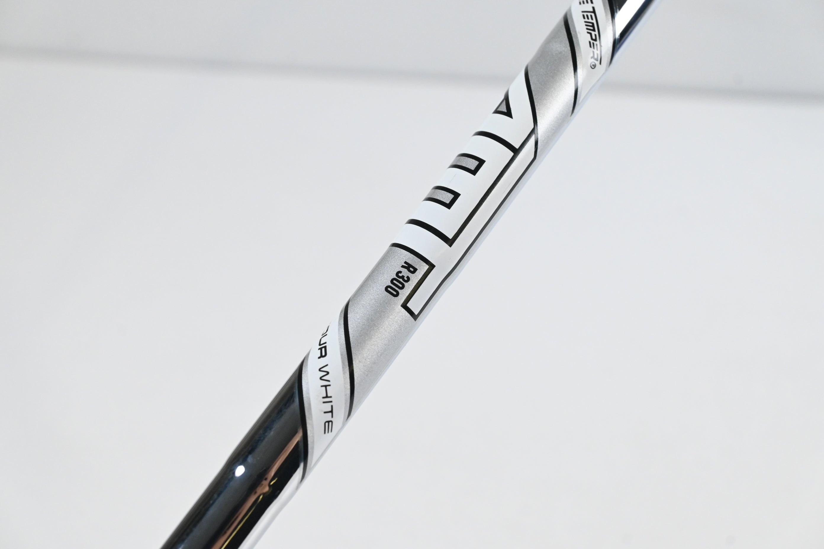 Titleist T200 2019 #6 Iron / Regular Flex AMT Tour White R300 Shaft