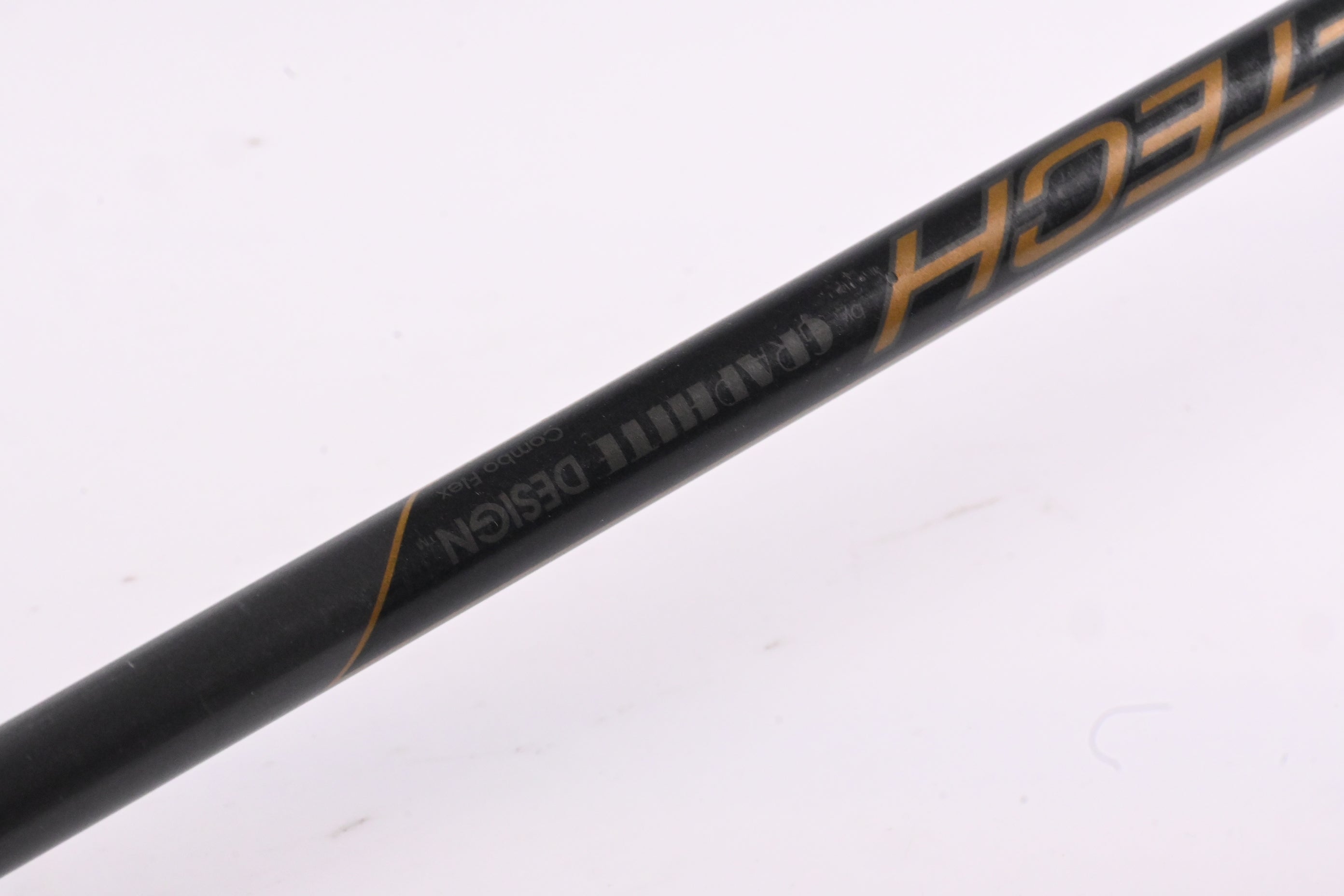Titleist 915 D2 Driver / 9.5 Degree / Combo Flex Graphite Design G-Tech Shaft