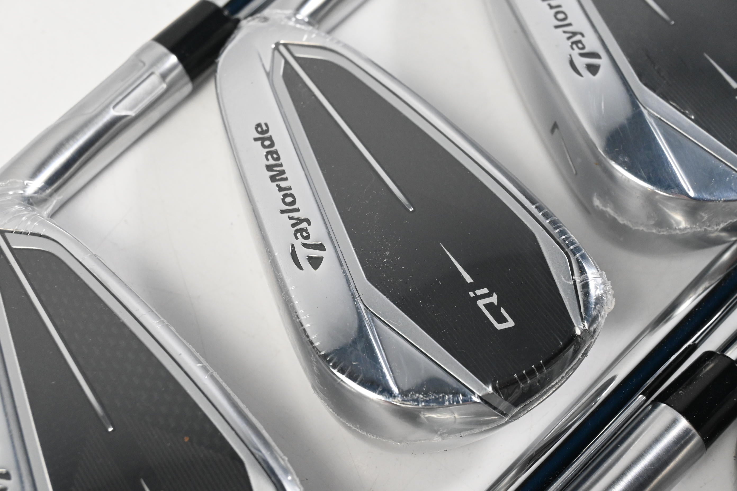 Taylormade Qi Irons / 5-PW+SW / Regular Flex KBS MAX MT 85 Shafts