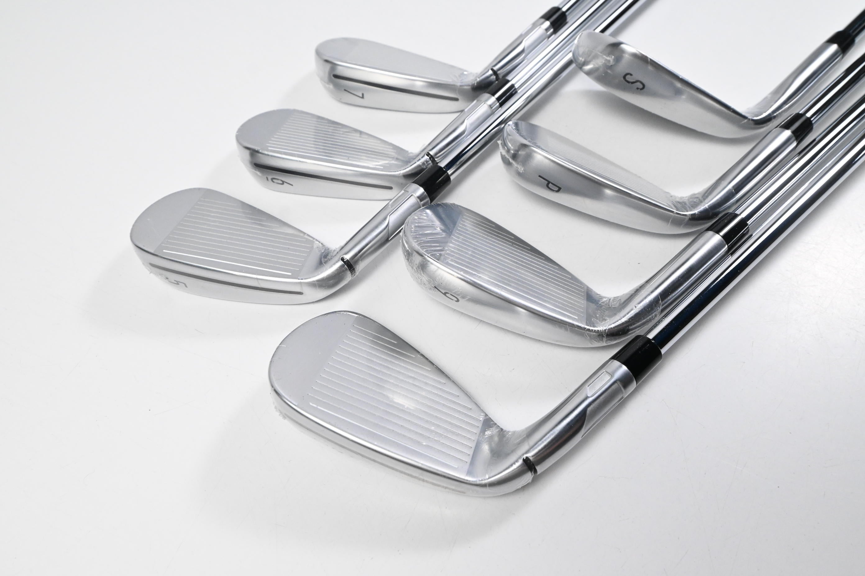 Taylormade Qi Irons / 5-PW+SW / Regular Flex KBS MAX MT 85 Shafts