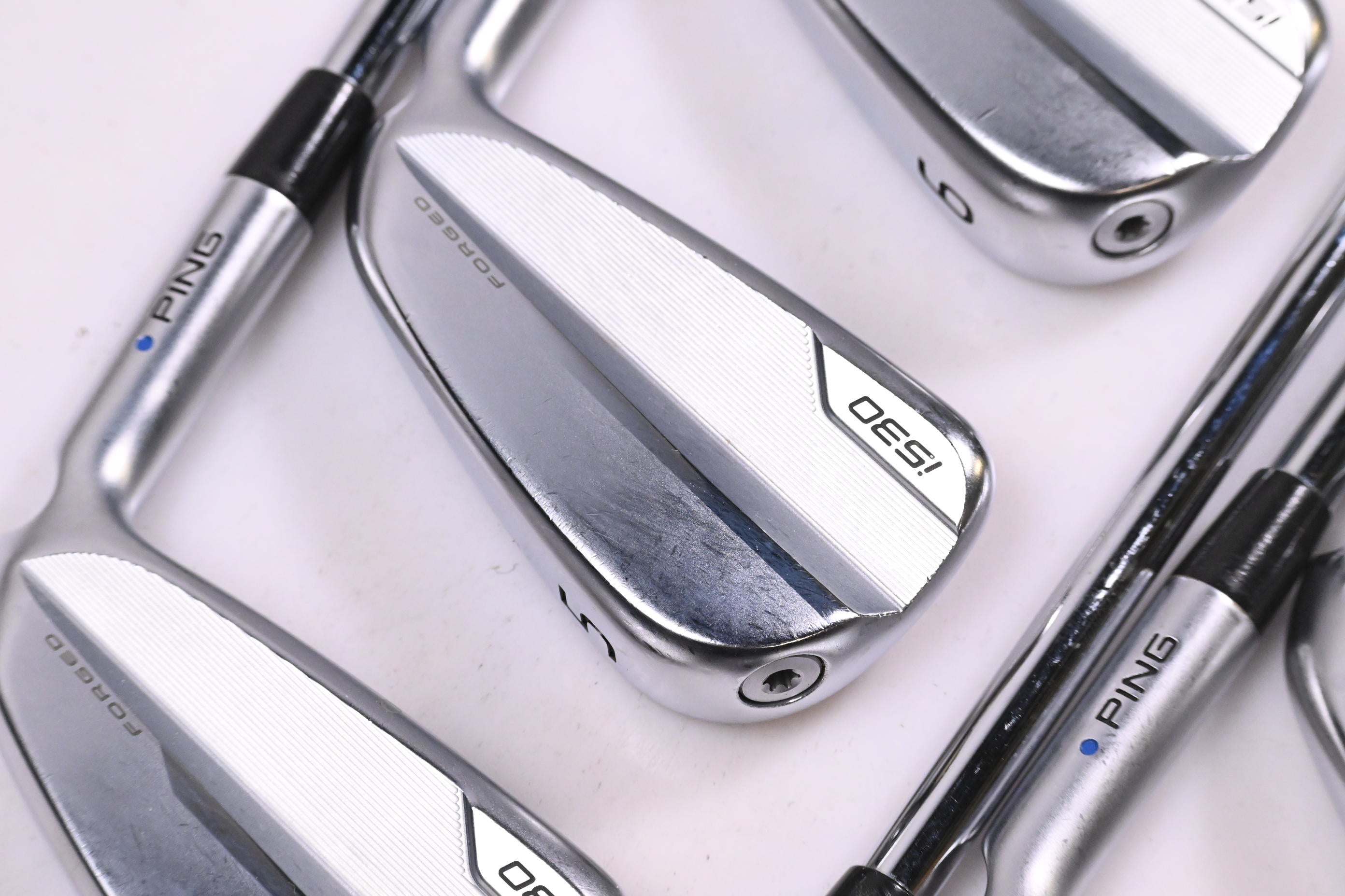 Ping i530 Irons / 4-PW / Blue Dot / Regular Flex Dynamic Gold Mid 100 R300 Shafts