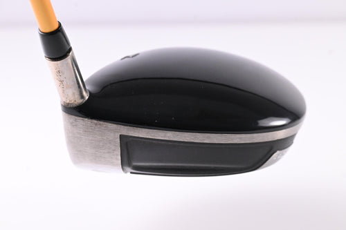 Titleist 907 D2 Driver / 9.5 Degree / Stiff Flex UST Profroce V2 76 Shaft