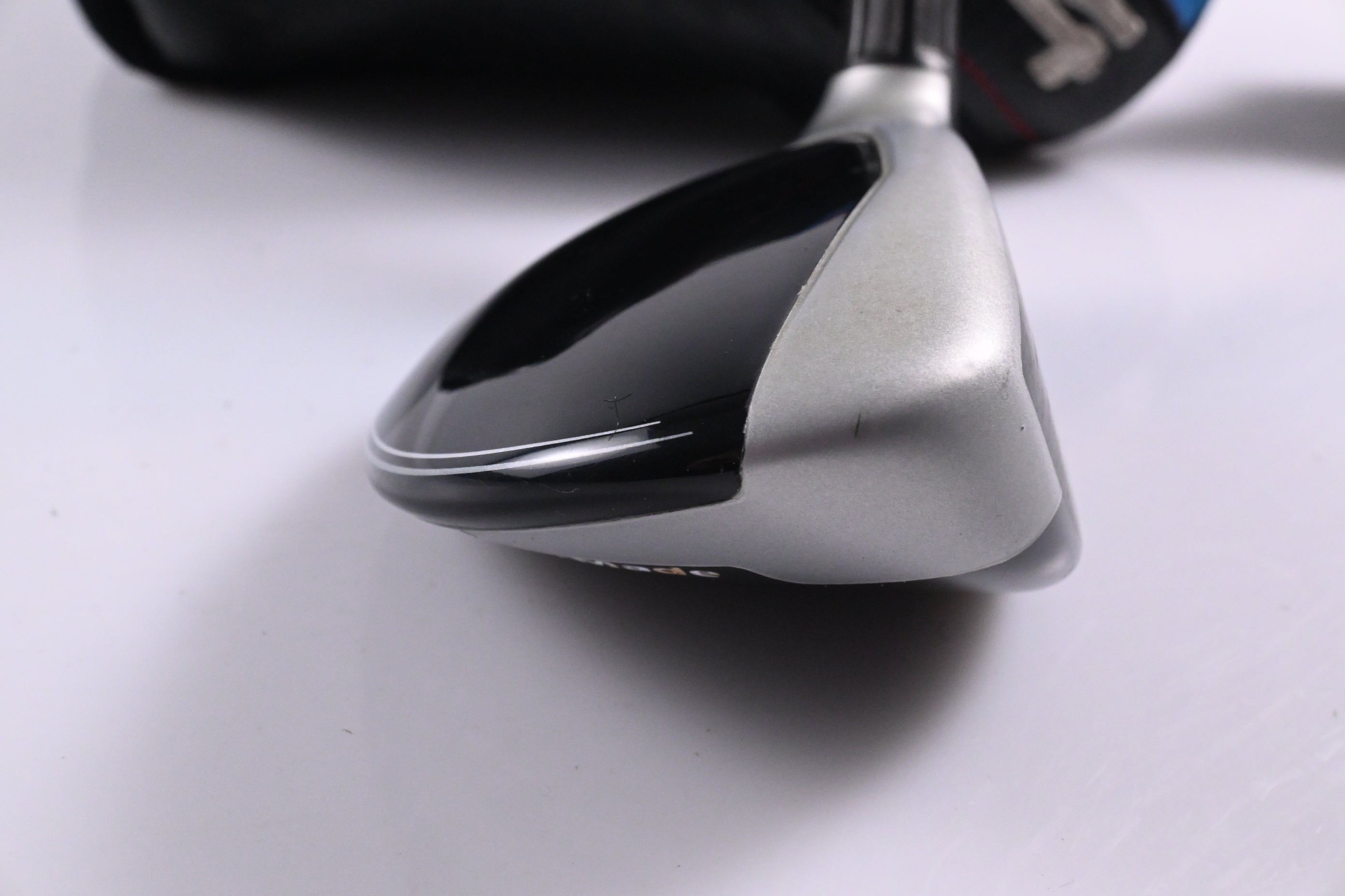 Taylormade M4 #3 Hybrid / 19 Degree / Regular Flex Fujikura Atmos Red 6 Shaft