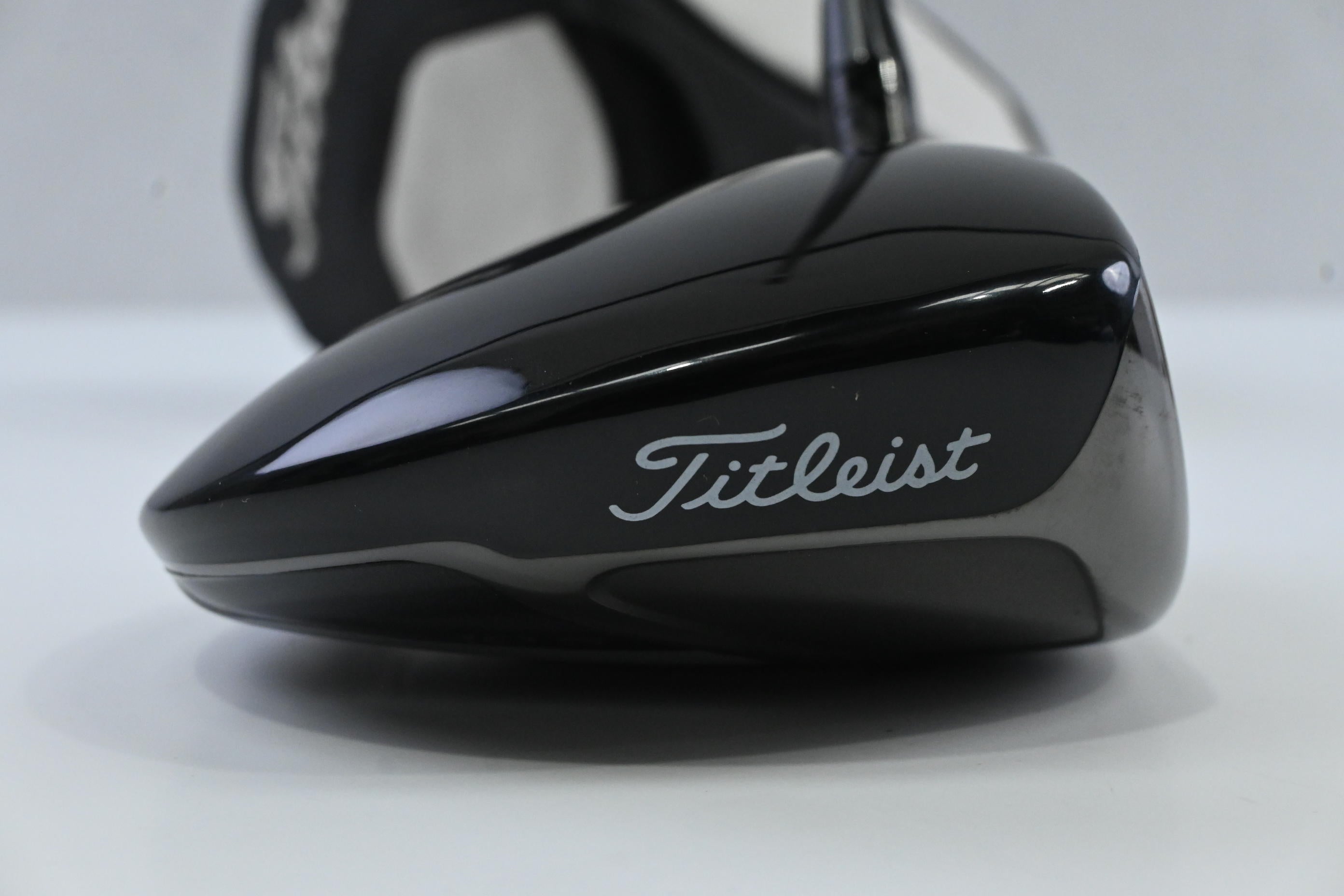 Titleist 910 D2 Driver / 10.5 Degree / Stiff Flex Aldila RIP 60 Shaft