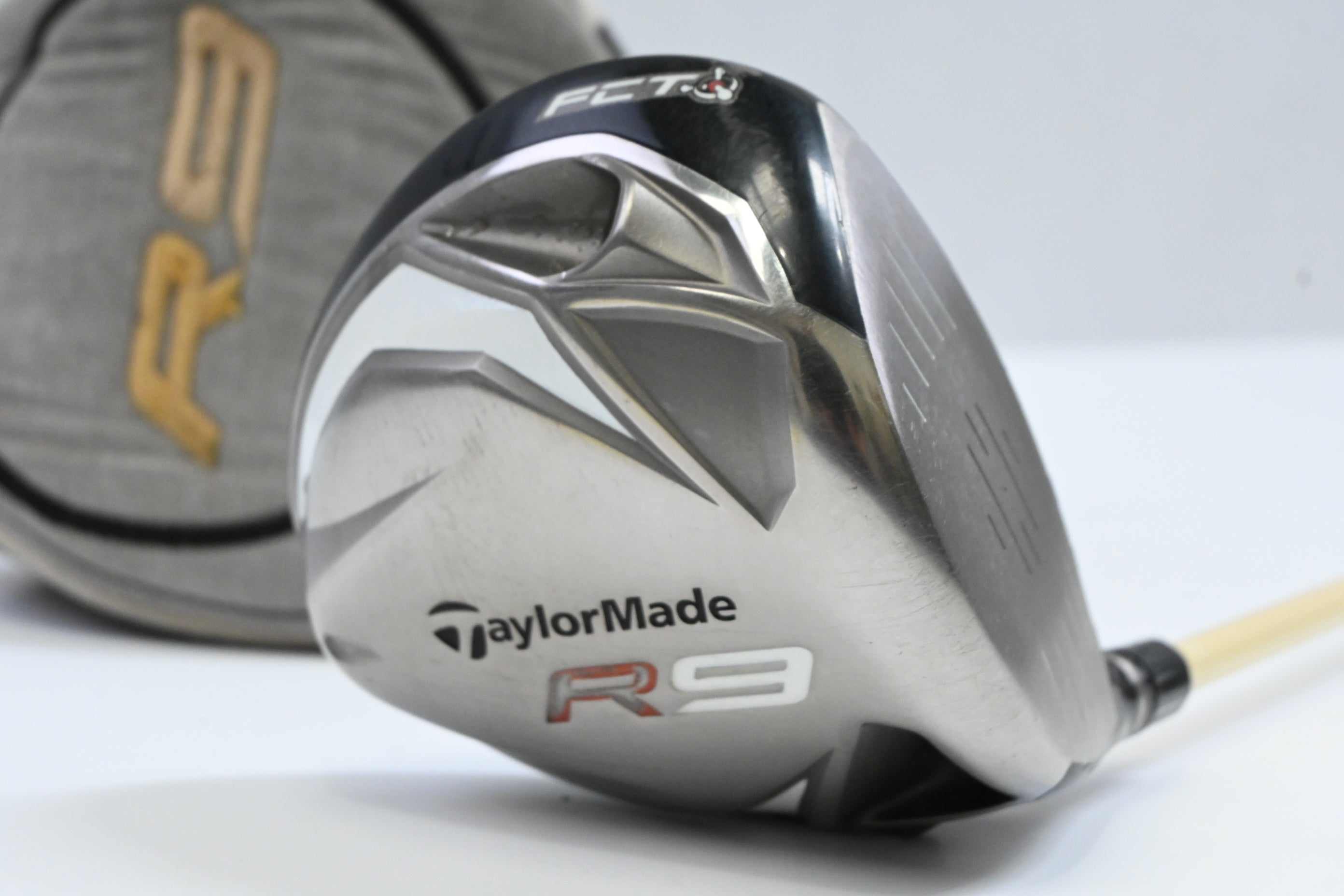 Taylormade R9 Driver / 10.5 Degree / Stiff Flex Fujikura Rombax F 4F09 Shaft
