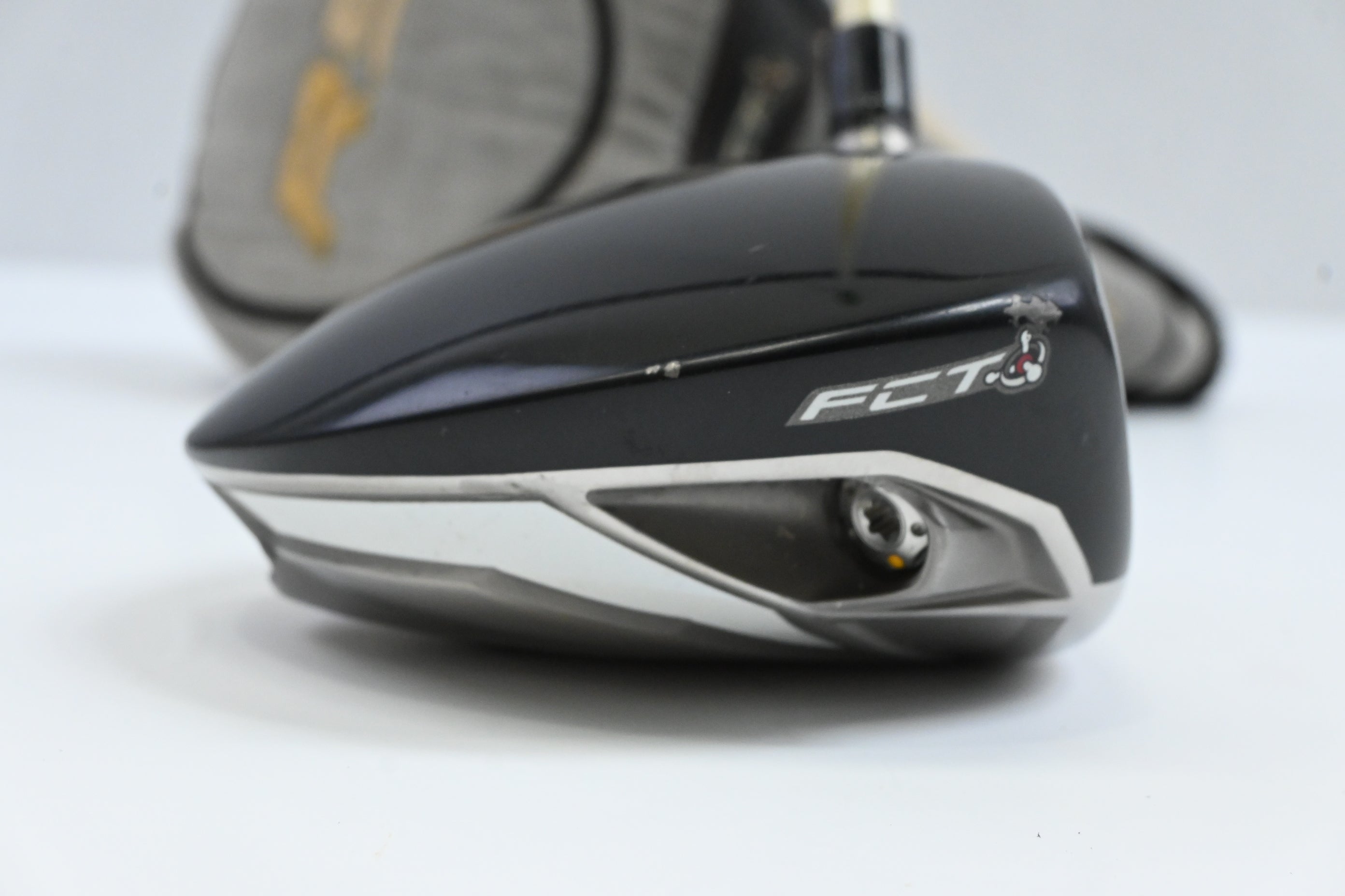 Taylormade R9 Driver / 10.5 Degree / Stiff Flex Fujikura Rombax F 4F09 Shaft