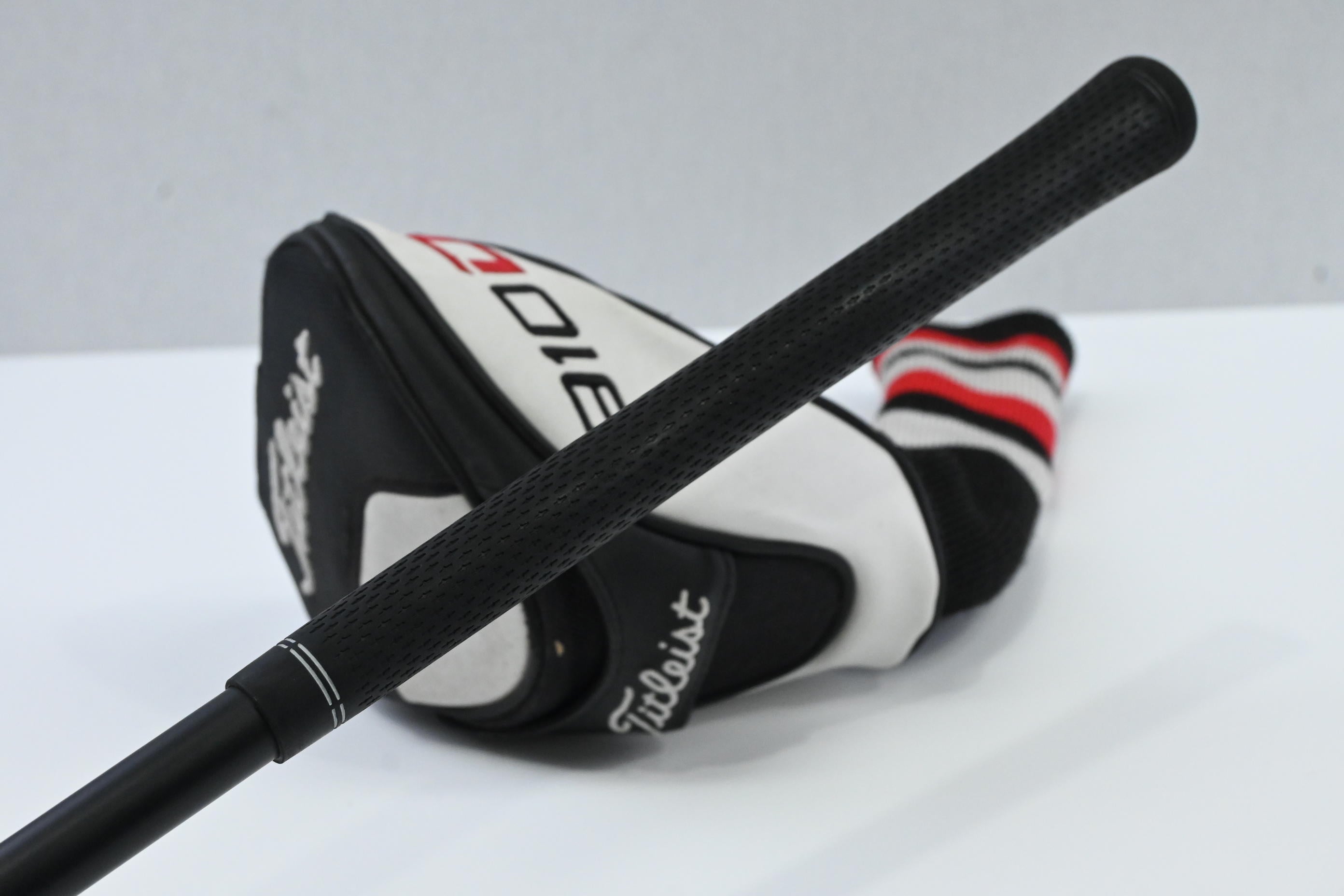 Titleist 910 D2 Driver / 10.5 Degree / Stiff Flex Aldila RIP 60 Shaft