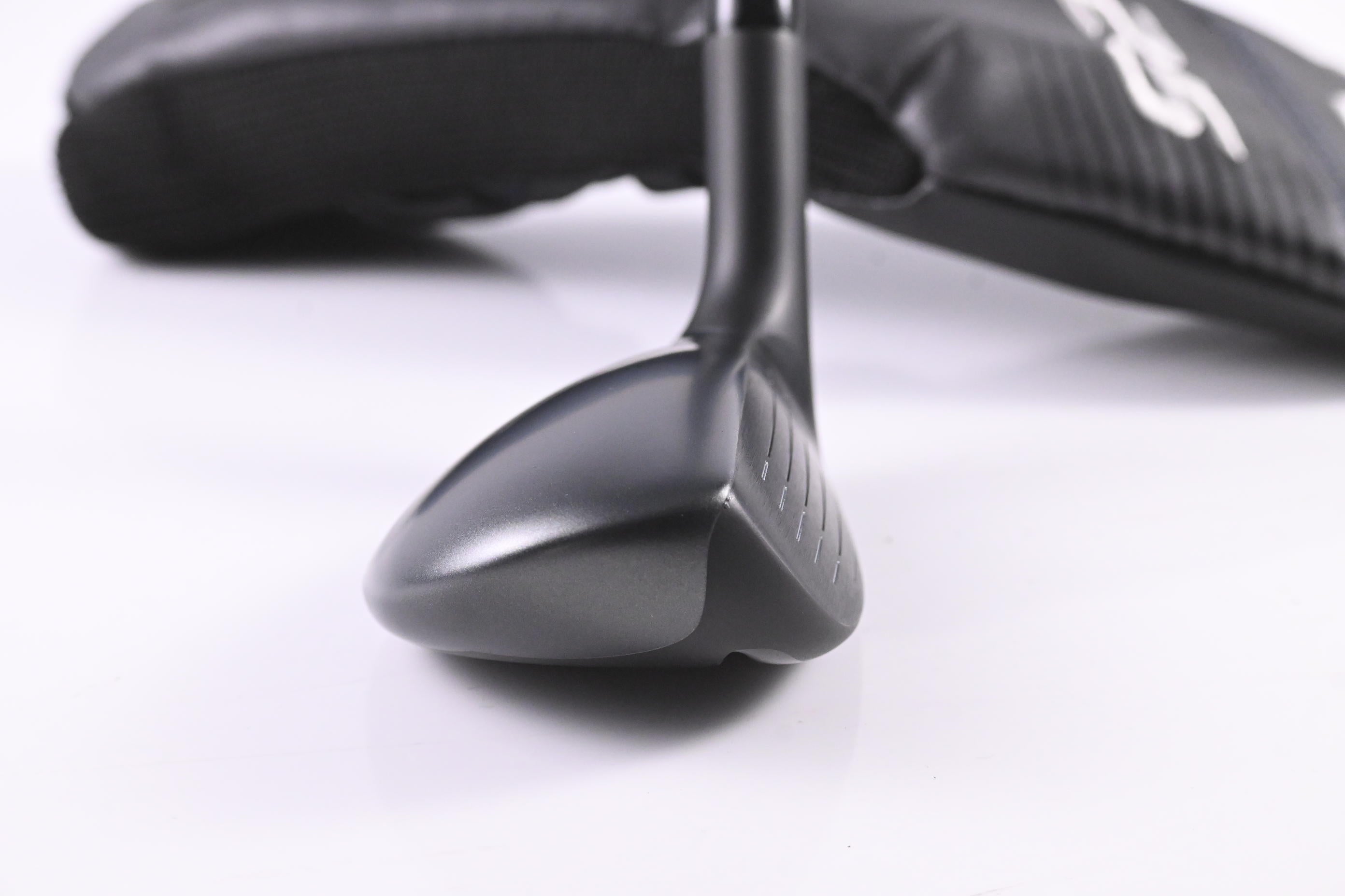 Mizuno JPX 925 Fli-Hi #6 Hybrid / 28 Degree / Regular Flex MMT 65 Shaft