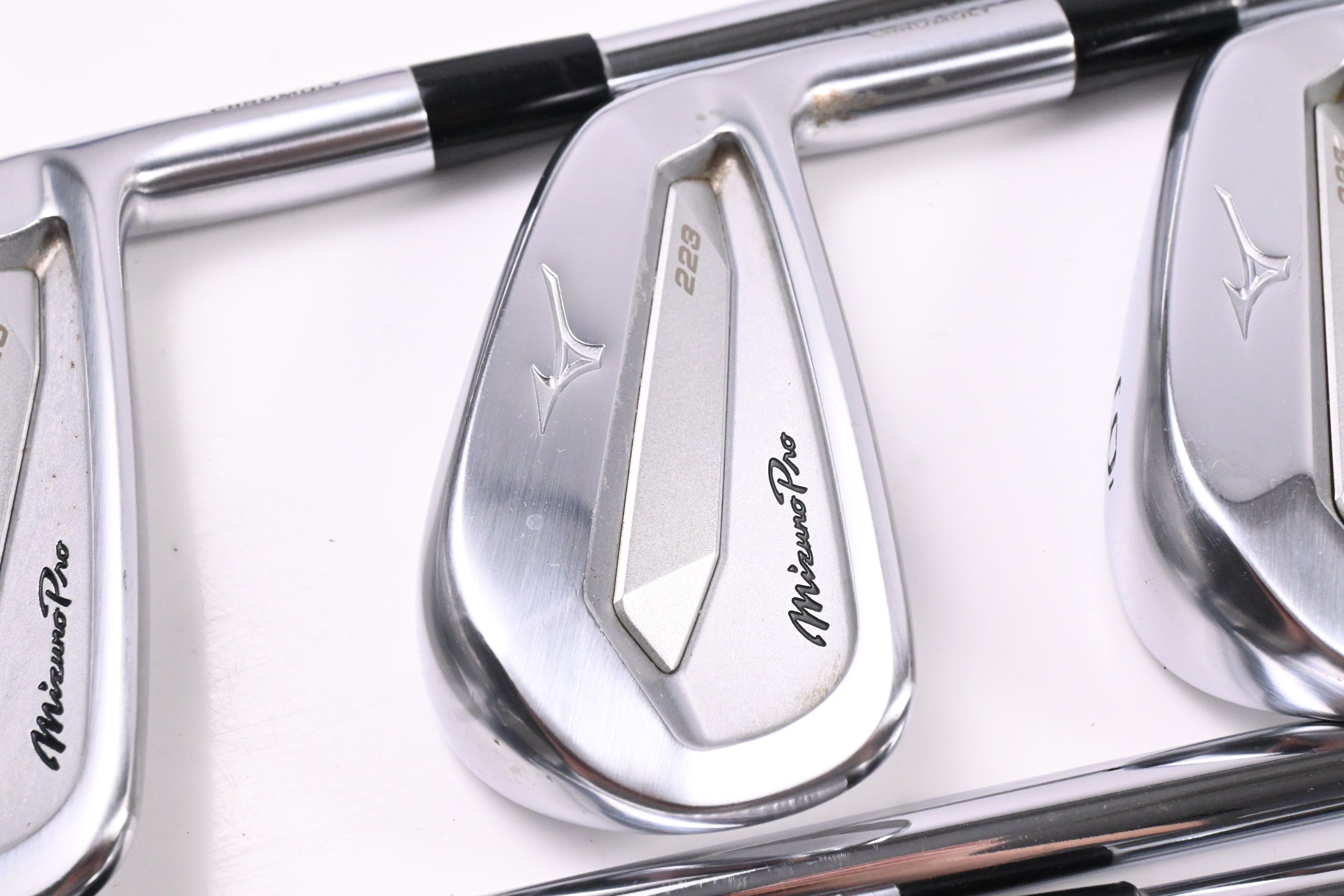 Mizuno Pro 223 Irons / 4-PW / Regular Flex Dynamic Gold 105 R300 Shafts