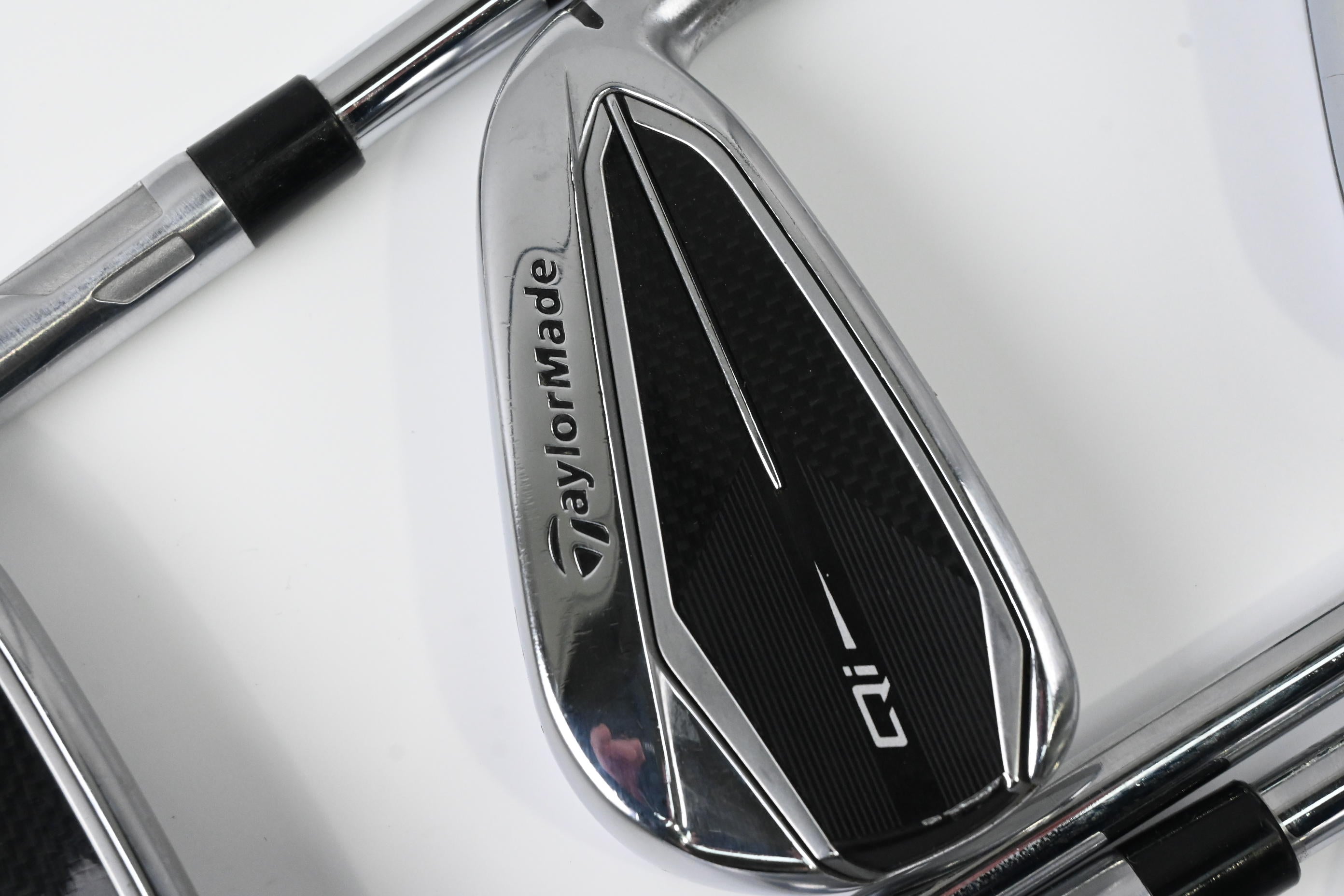 Taylormade Qi Irons / 5-PW+SW / Stiff Flex KBS Max MT 85