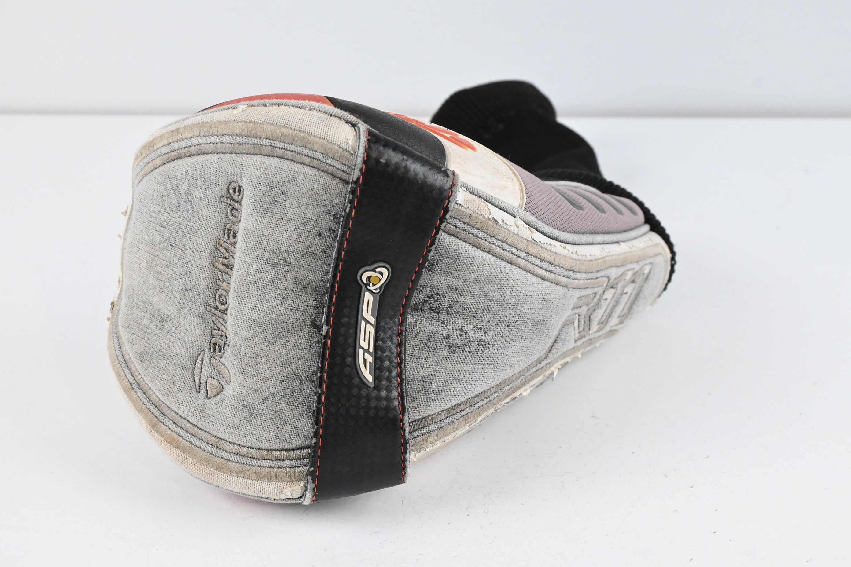Taylormade R11 Driver / 9 Degree / Stiff Flex Fujikura Blur 60 Shaft
