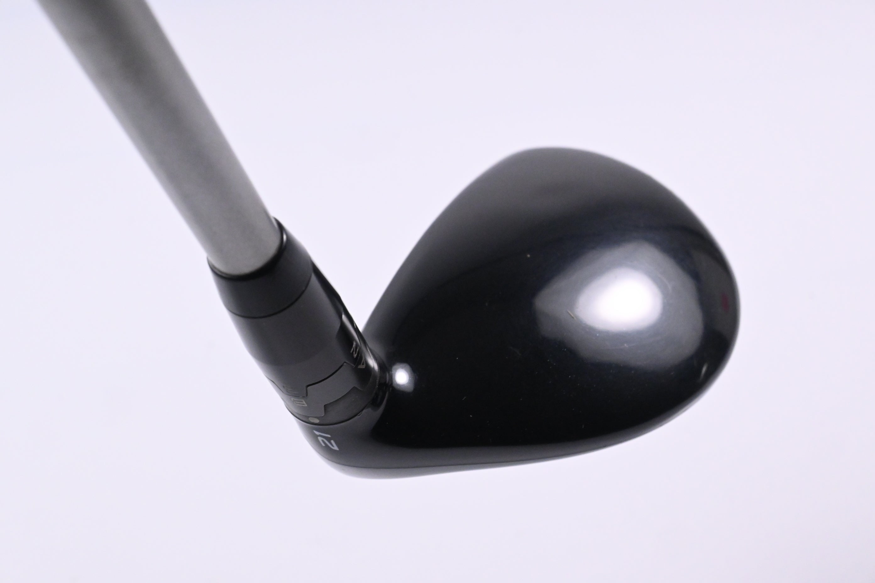 Titleist 915H #3 Hybrid / 21 Degree / Regular Flex Diamana M+ Red 60 Shaft